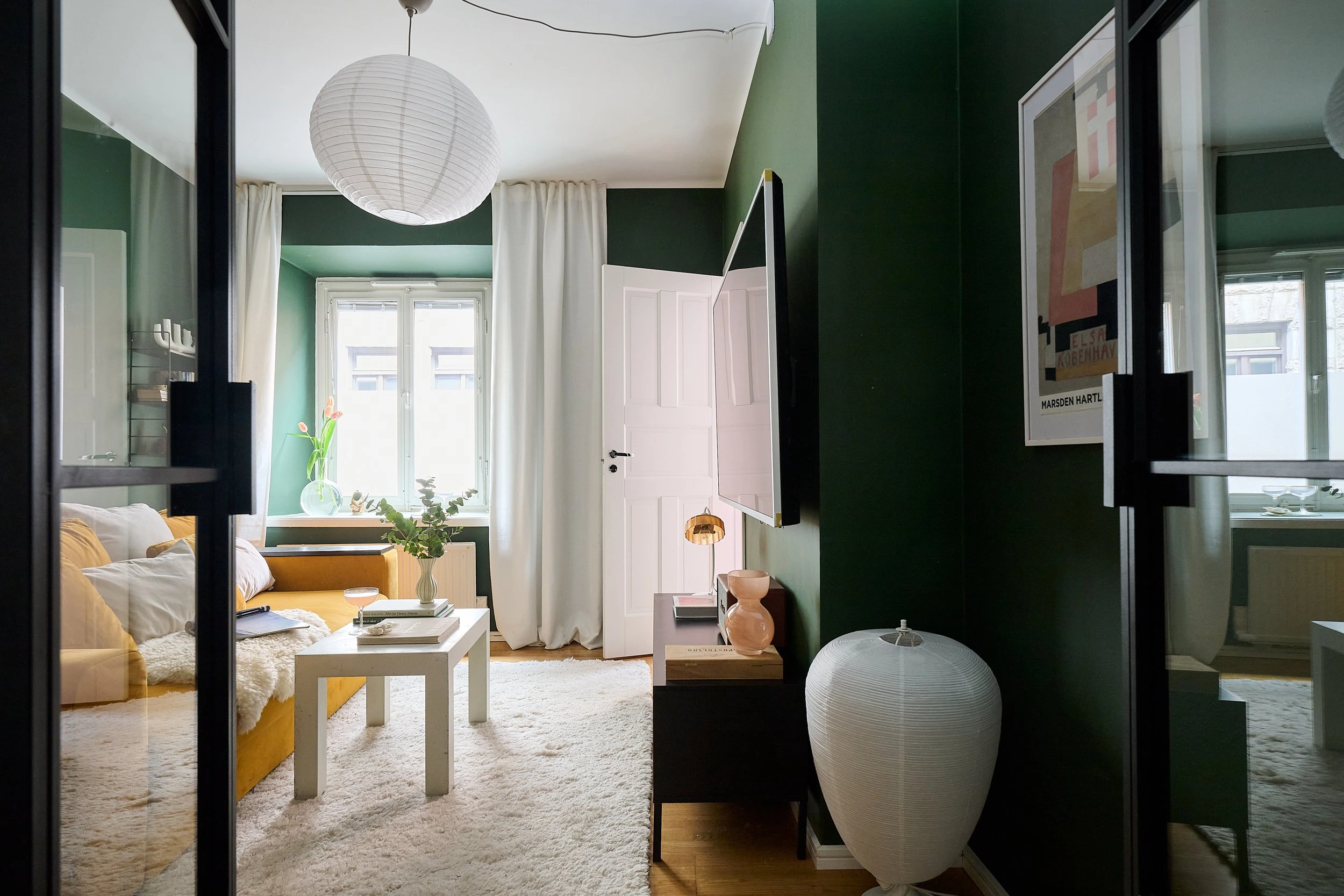 salon mur vert canapé jaune décoration scandinave salon mur vert canapé jaune décoration scandinave