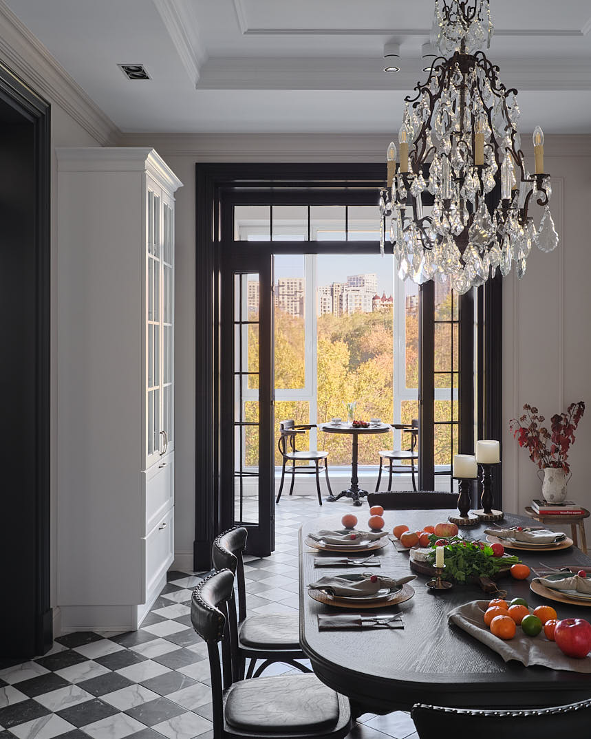 cuisine avec moulures et sol à damier noir et blanc appartement Kazakhstan décoration classique chic cuisine avec moulures et sol à damier noir et blanc appartement Kazakhstan décoration classique chic