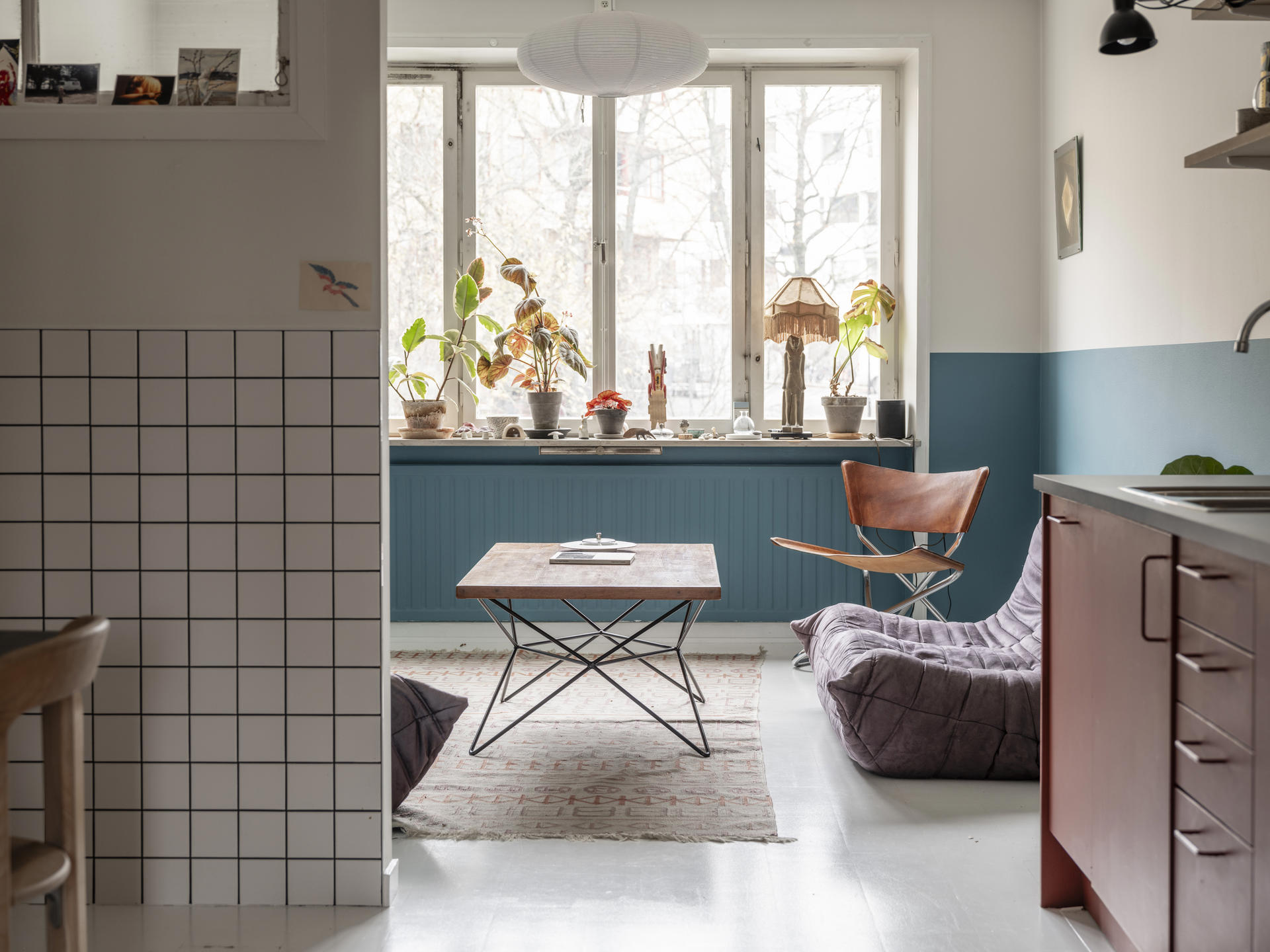 salon et cuisine deux-pièces vintage de 44m2 style scandinave mid-century salon et cuisine deux-pièces vintage de 44m2 style scandinave mid-century