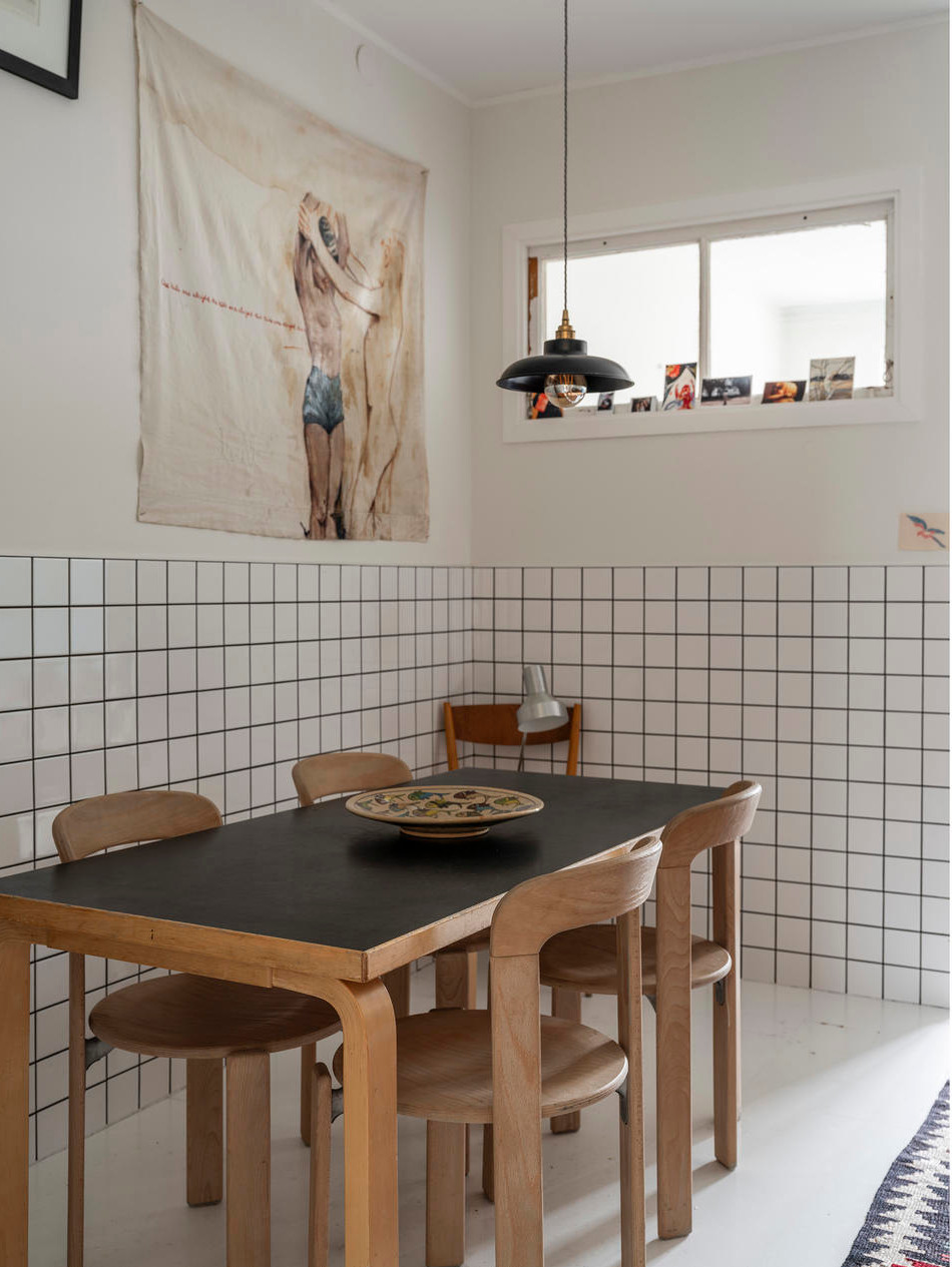 espace repas dans cuisine deux-pièces vintage de 44m2 style scandinave mid-century espace repas dans cuisine deux-pièces vintage de 44m2 style scandinave mid-century