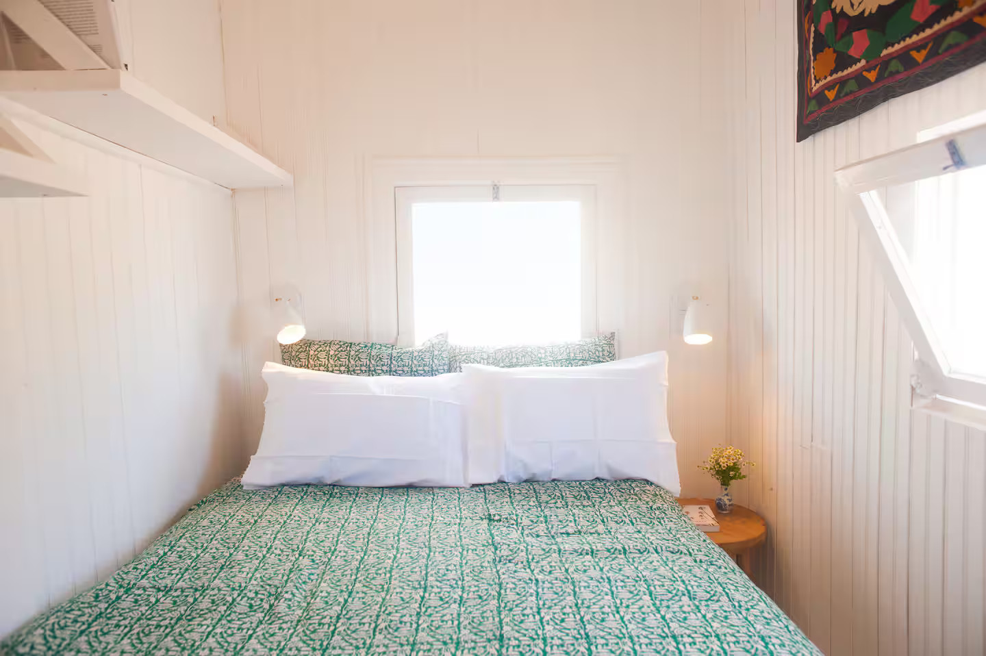 chambre décoration rustique colorée ancienne maison de pêcheur rénovée sur la plage Portugal Cabana Zojora chambre décoration rustique colorée ancienne maison de pêcheur rénovée sur la plage Portugal Cabana Zojora