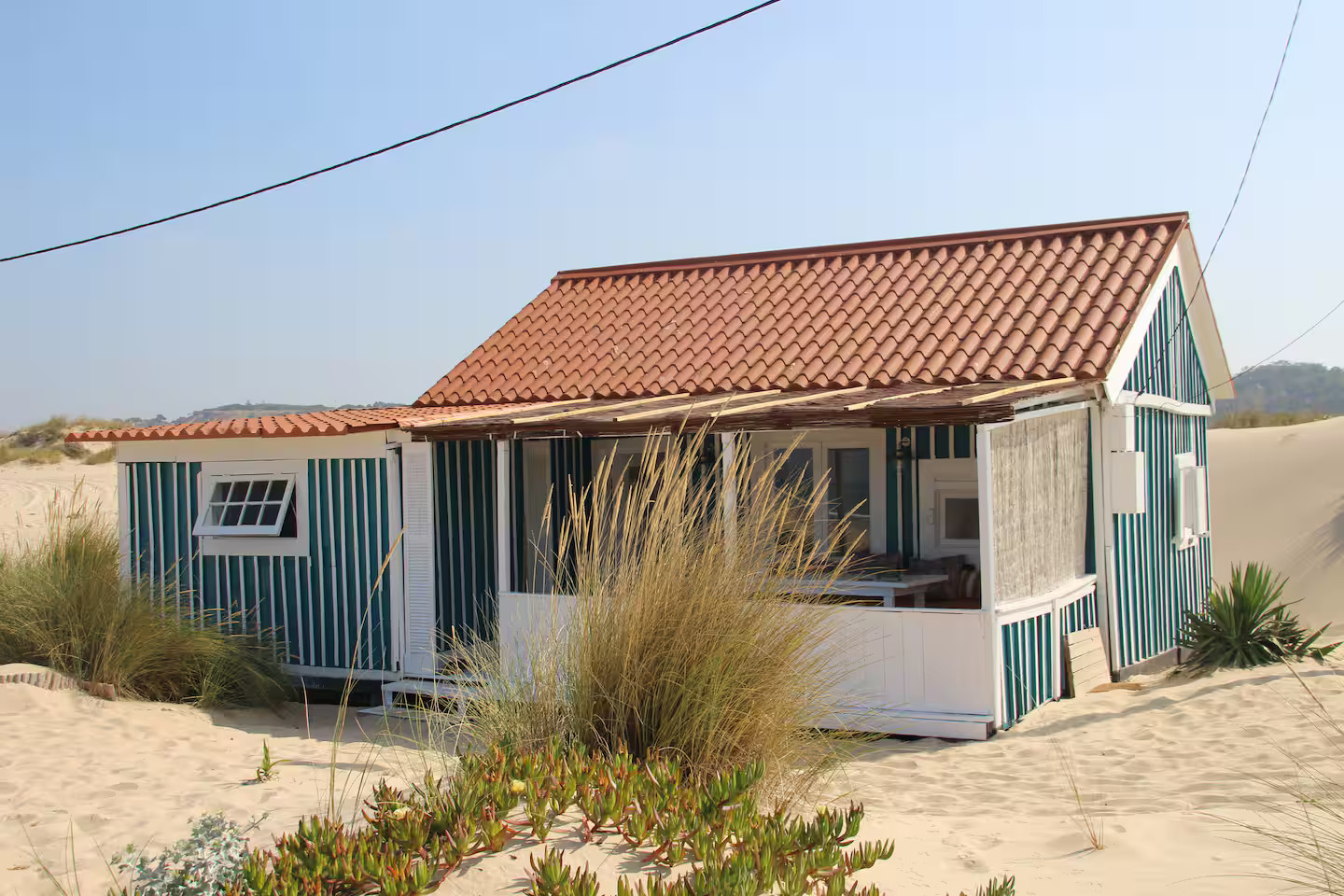 ancienne maison de pêcheur rénovée sur la plage Portugal Cabana Zojora ancienne maison de pêcheur rénovée sur la plage Portugal Cabana Zojora