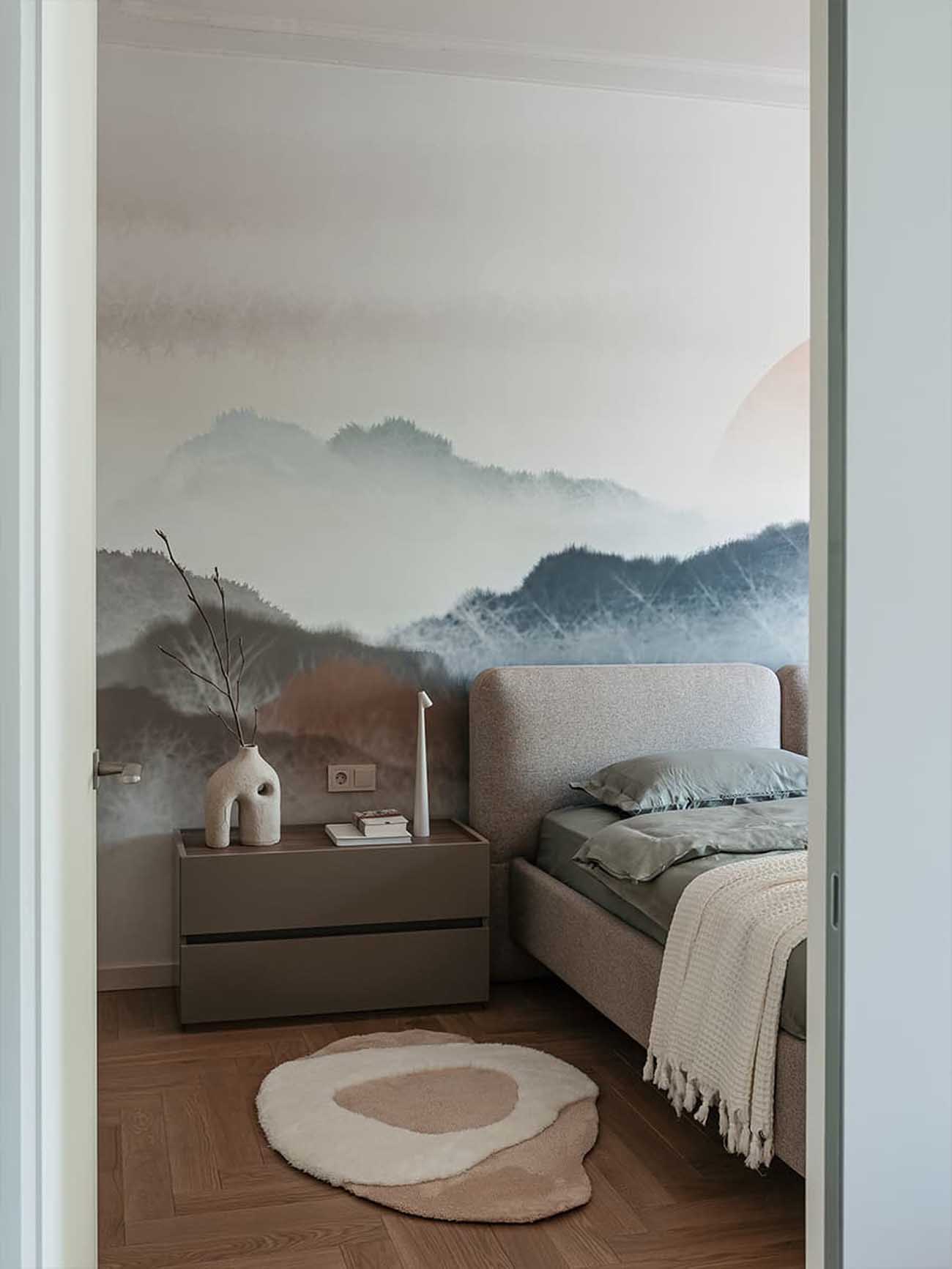 chambre papier-peint panoramique montagnes dans la brume appartement 53m2 décoration contemporaine chambre papier-peint panoramique montagnes dans la brume appartement 53m2 décoration contemporaine