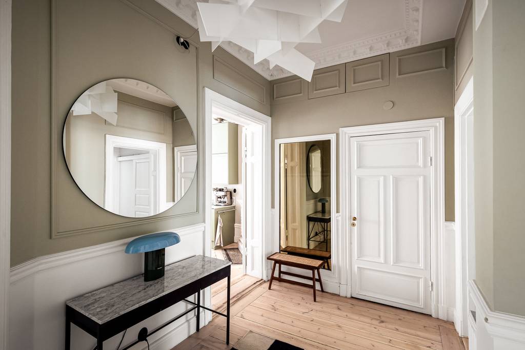 entrée appartement ancien avec stucs et moulures décoration scandinave entrée appartement ancien avec stucs et moulures décoration scandinave