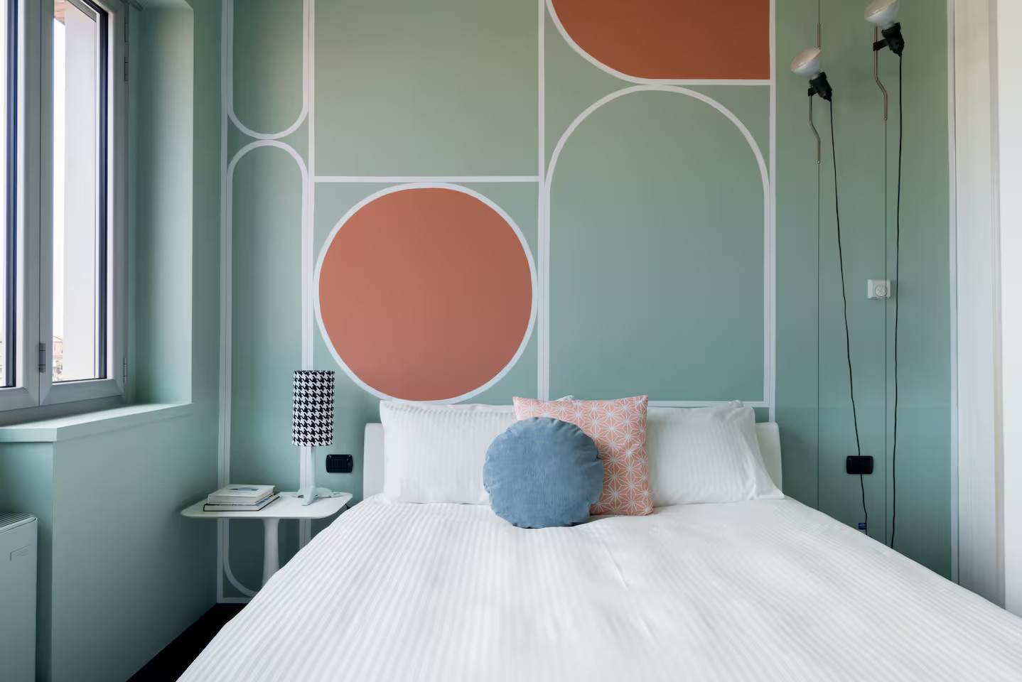chambre appartement Milan décoration design et colorée chambre appartement Milan décoration design et colorée