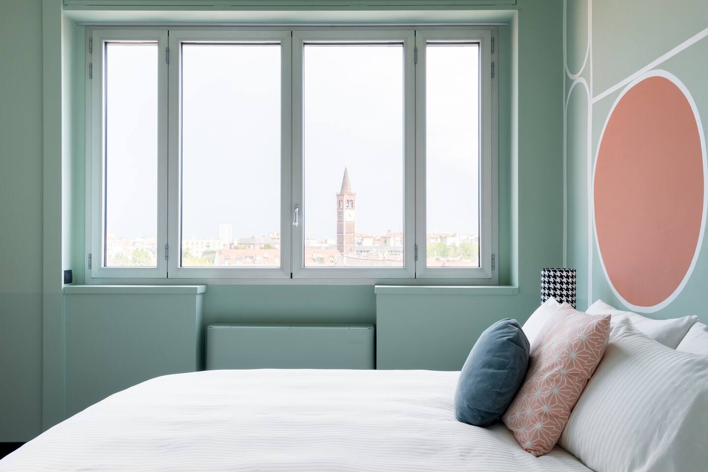 chambre appartement Milan décoration design et colorée chambre appartement Milan décoration design et colorée