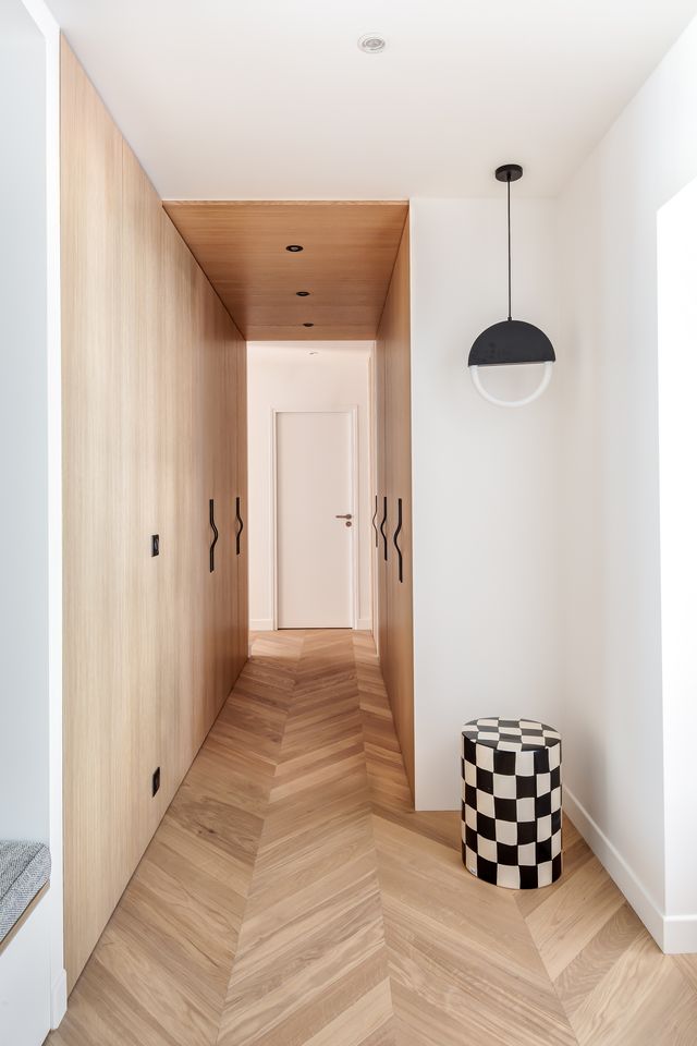 entrée décoration contemporaine appartement 130m2 Paris rénové par Elodie Sierocki Studio Photo : © Sophie Lloyd entrée décoration contemporaine appartement 130m2 Paris rénové par Elodie Sierocki Studio Photo : © Sophie Lloyd