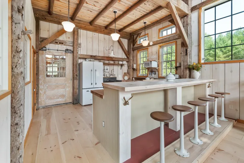 cuisine ouverte maison en vieux bois recyclé Vermont décoration rustique cuisine ouverte maison en vieux bois recyclé Vermont décoration rustique