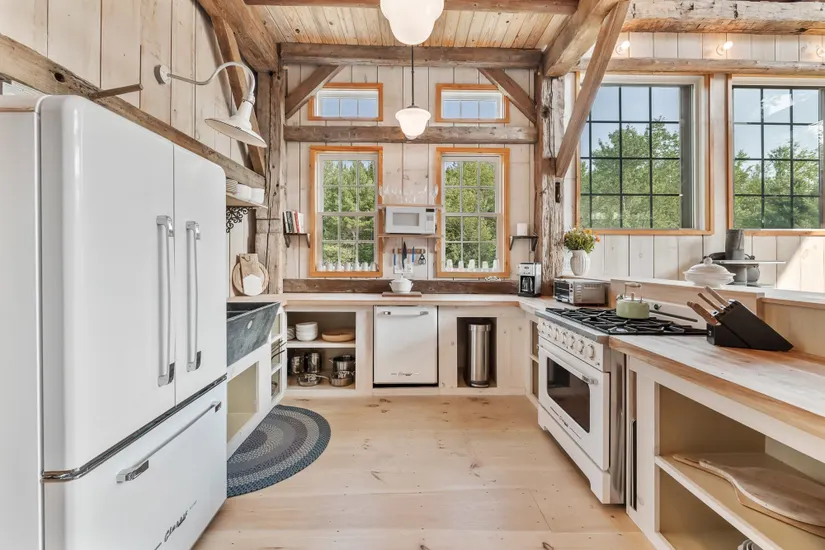 cuisine ouverte maison en vieux bois recyclé Vermont décoration rustique cuisine ouverte maison en vieux bois recyclé Vermont décoration rustique