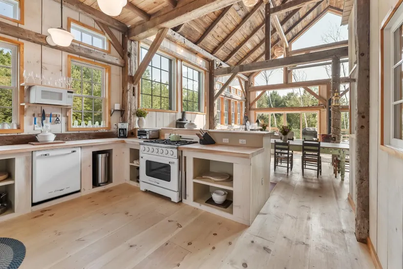 cuisine ouverte maison en vieux bois recyclé Vermont décoration rustique cuisine ouverte maison en vieux bois recyclé Vermont décoration rustique