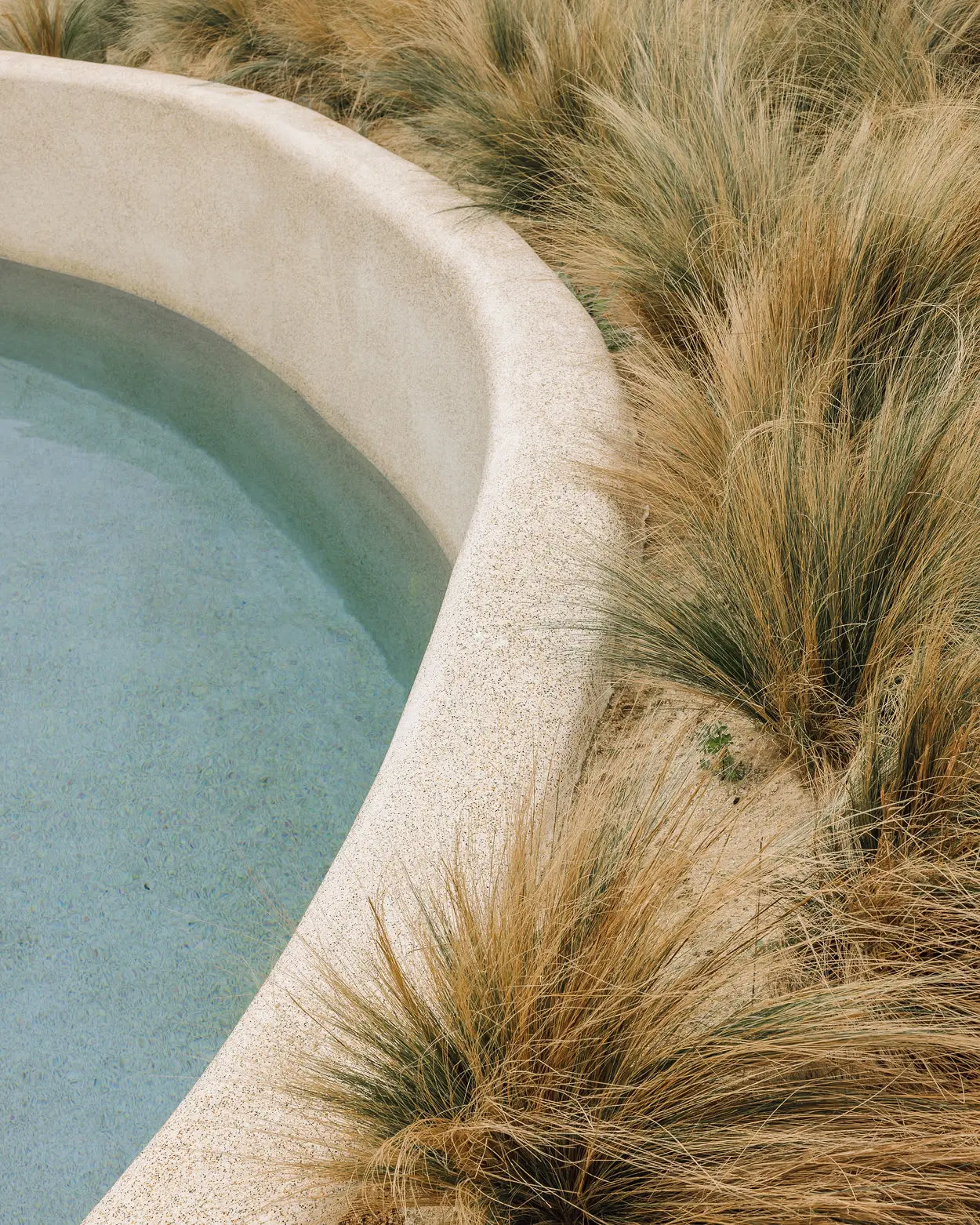 jardin sec avec piscine maison Alentejo Portugal Comporta décoration contemporaine