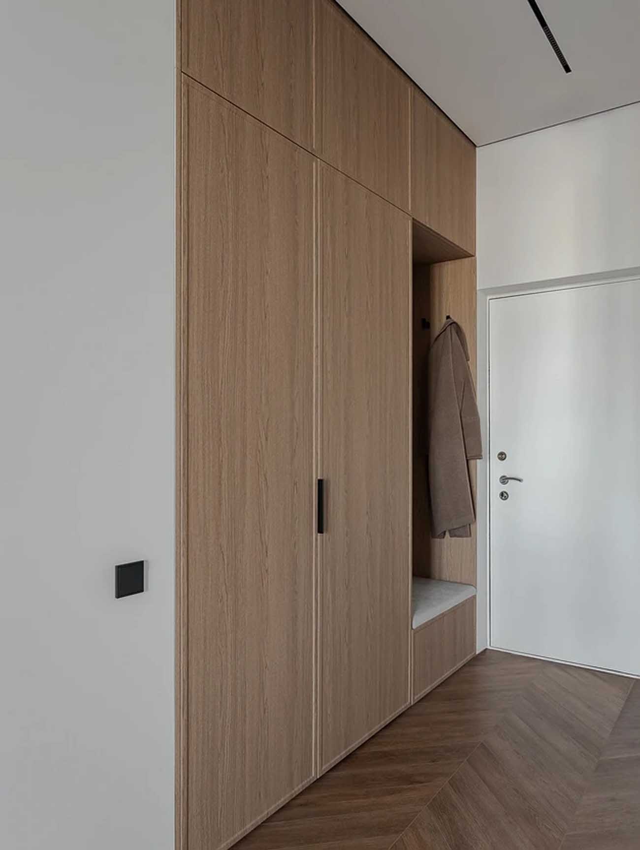 entrée avec placard bois et banc intégré sur mesure grand studio 47m2 avec dressing décoration contemporaine entrée avec placard bois et banc intégré sur mesure grand studio 47m2 avec dressing décoration contemporaine