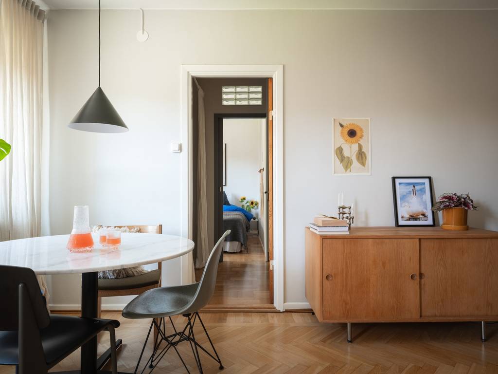 salon appartement 44m2 décoration mid-century modern