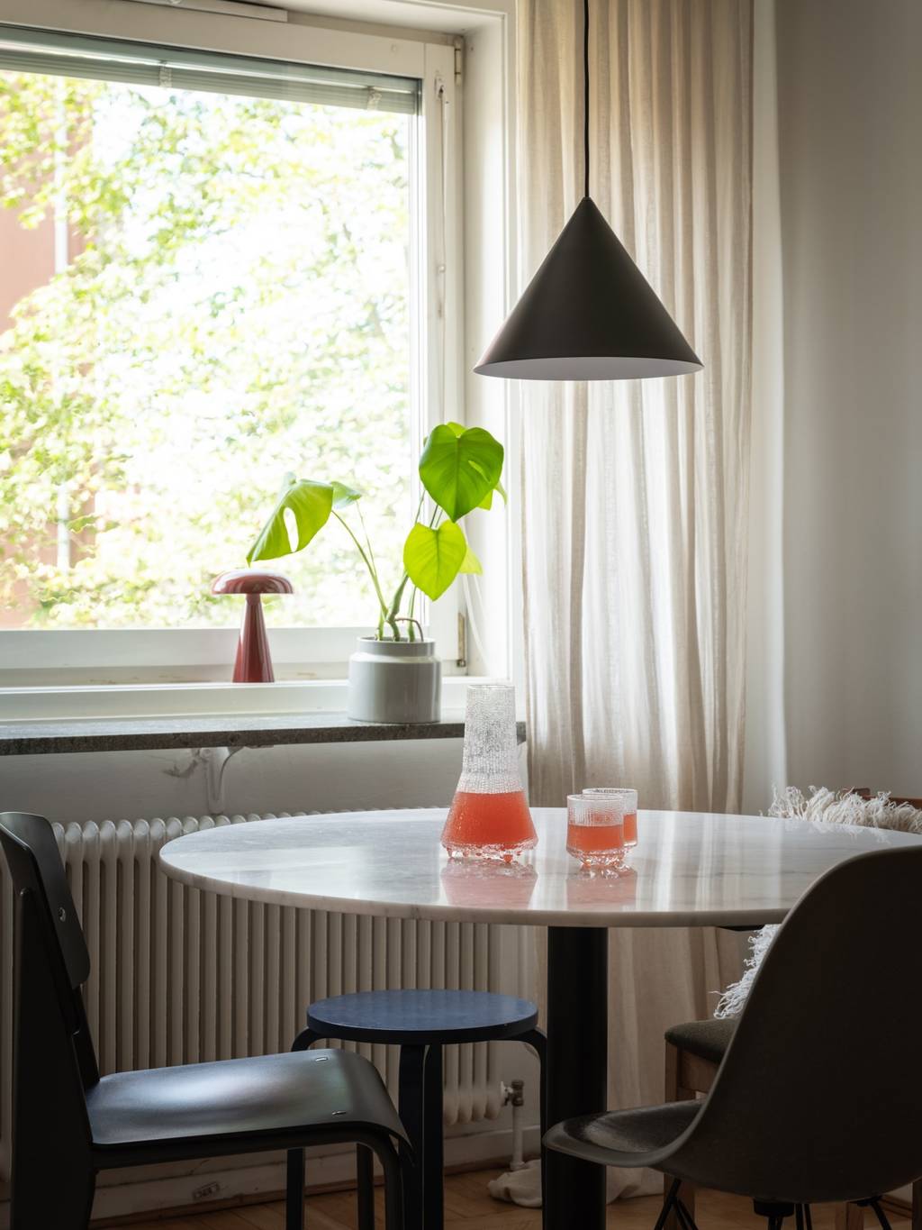 salon appartement 44m2 décoration mid-century modern