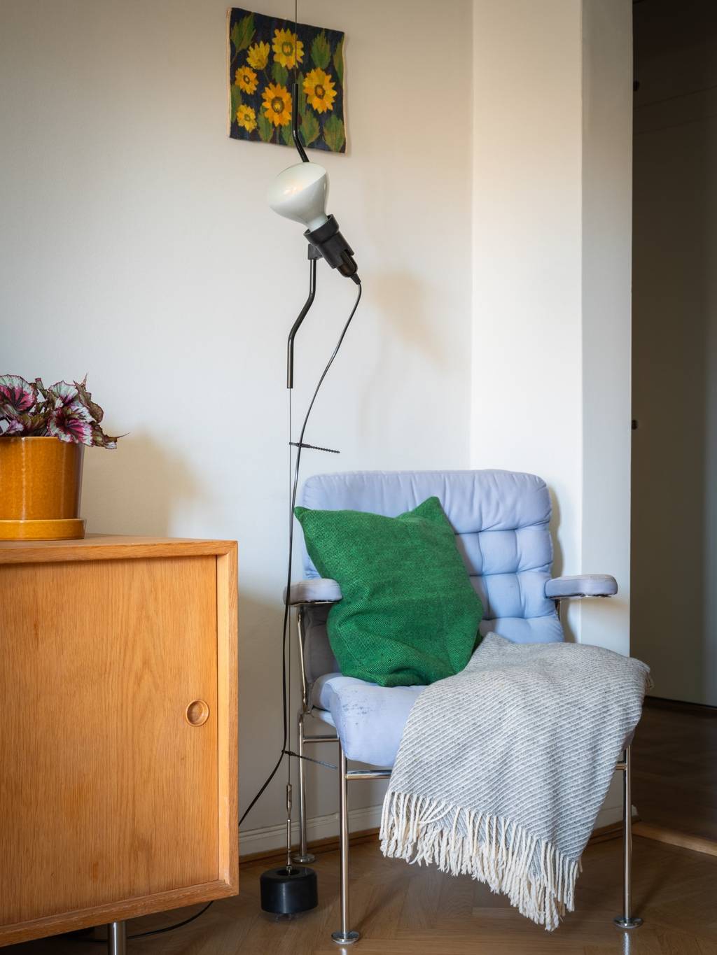 salon appartement 44m2 décoration mid-century modern