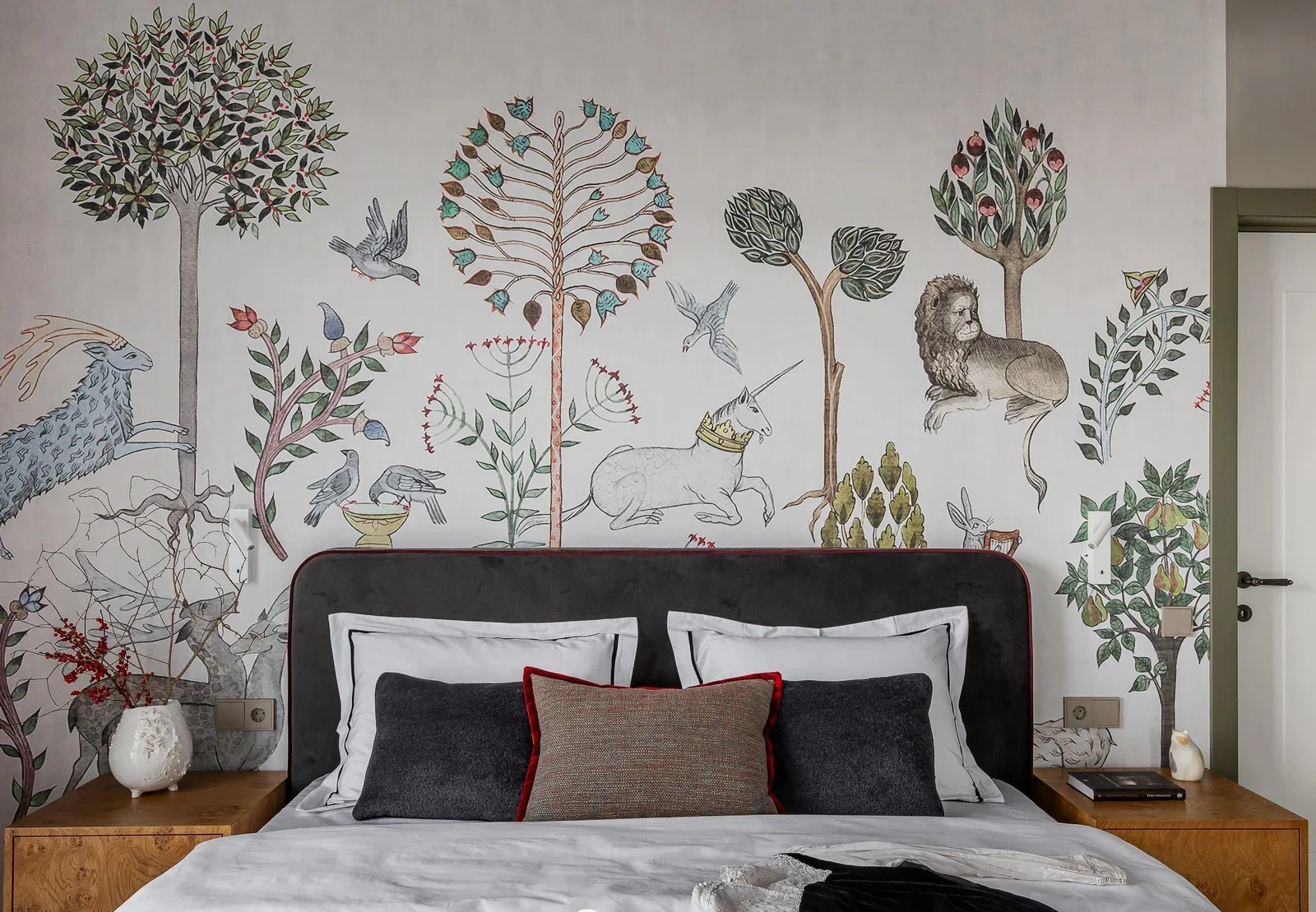 chambre avec papier-peint médiéval appartement décoration vintage chambre avec papier-peint médiéval appartement décoration vintage