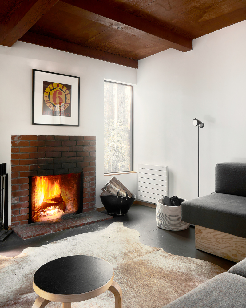 salon avec cheminée maison en bois Mini-Mod n°3 à Sea Ranch