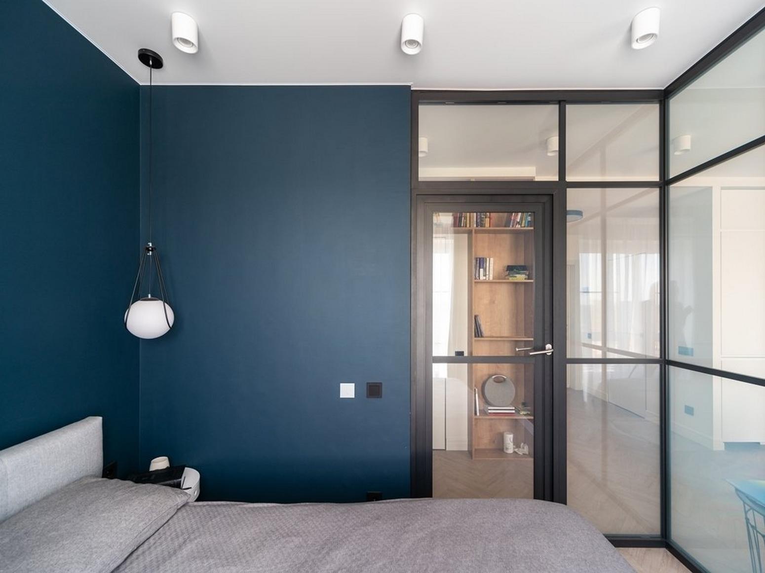 chambre verrière mur bleu appartement moderne 32m2 chambre verrière mur bleu appartement moderne 32m2