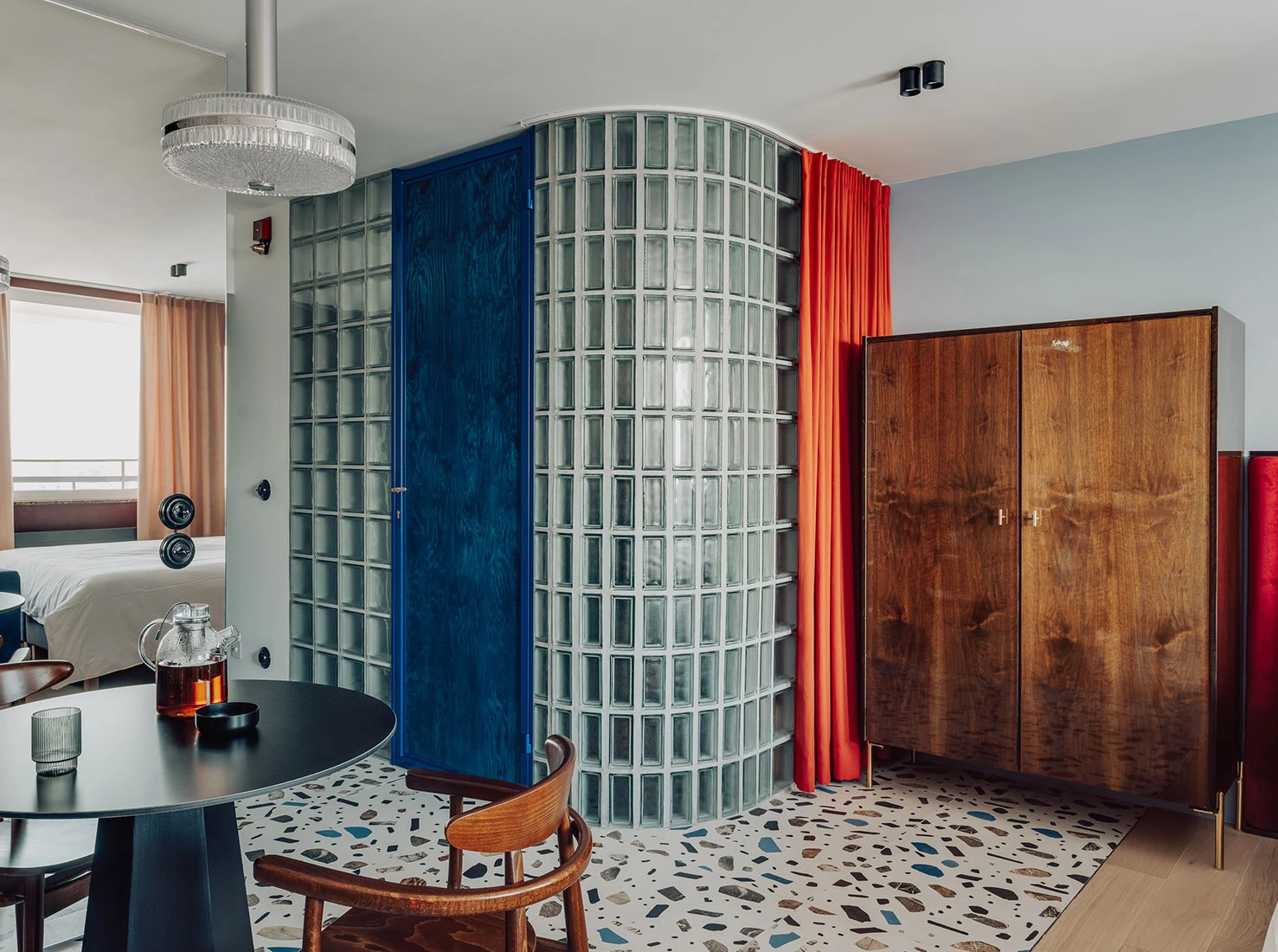 salle à manger décoration mid-century mur pavé de verre salle à manger décoration mid-century mur pavé de verre