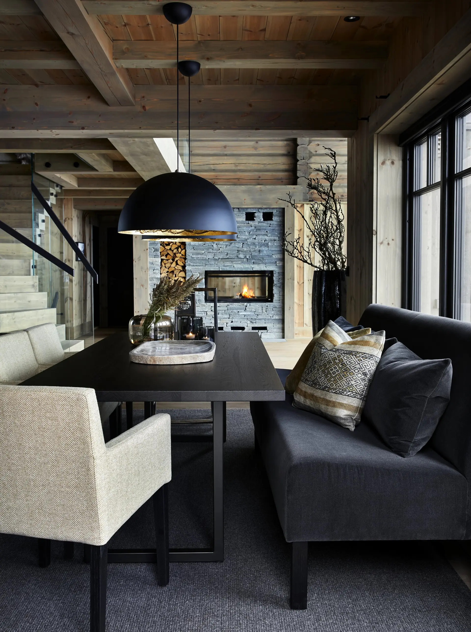 salle à manger décoration contemporaine chalet avec cheminée pierre salle à manger décoration contemporaine chalet avec cheminée pierre