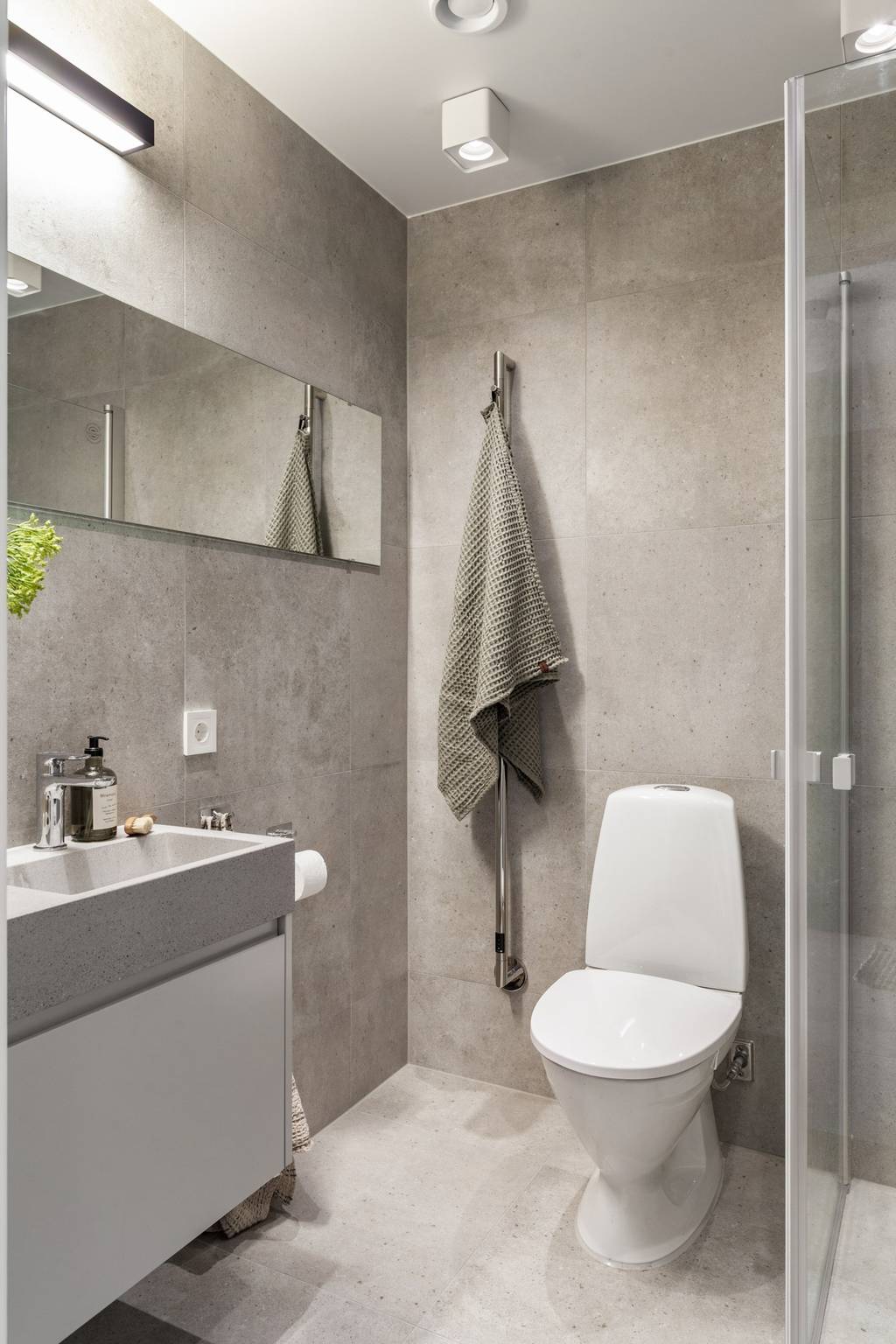 salle de bain grise studio 34m2 décoration contemporaine