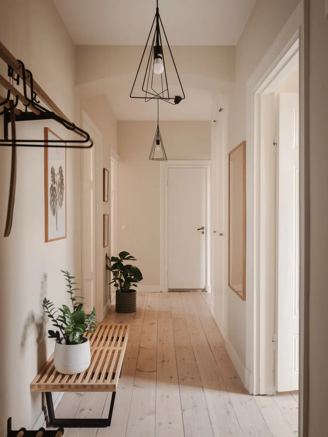 entrée avec banc décoration contemporaine scandinave