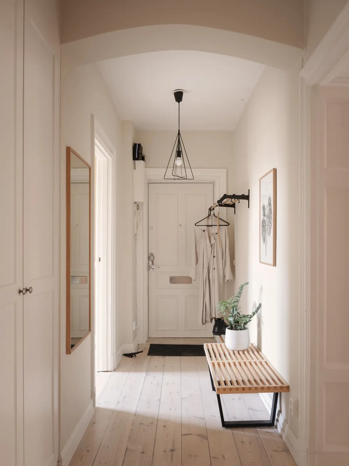entrée avec banc décoration contemporaine scandinave