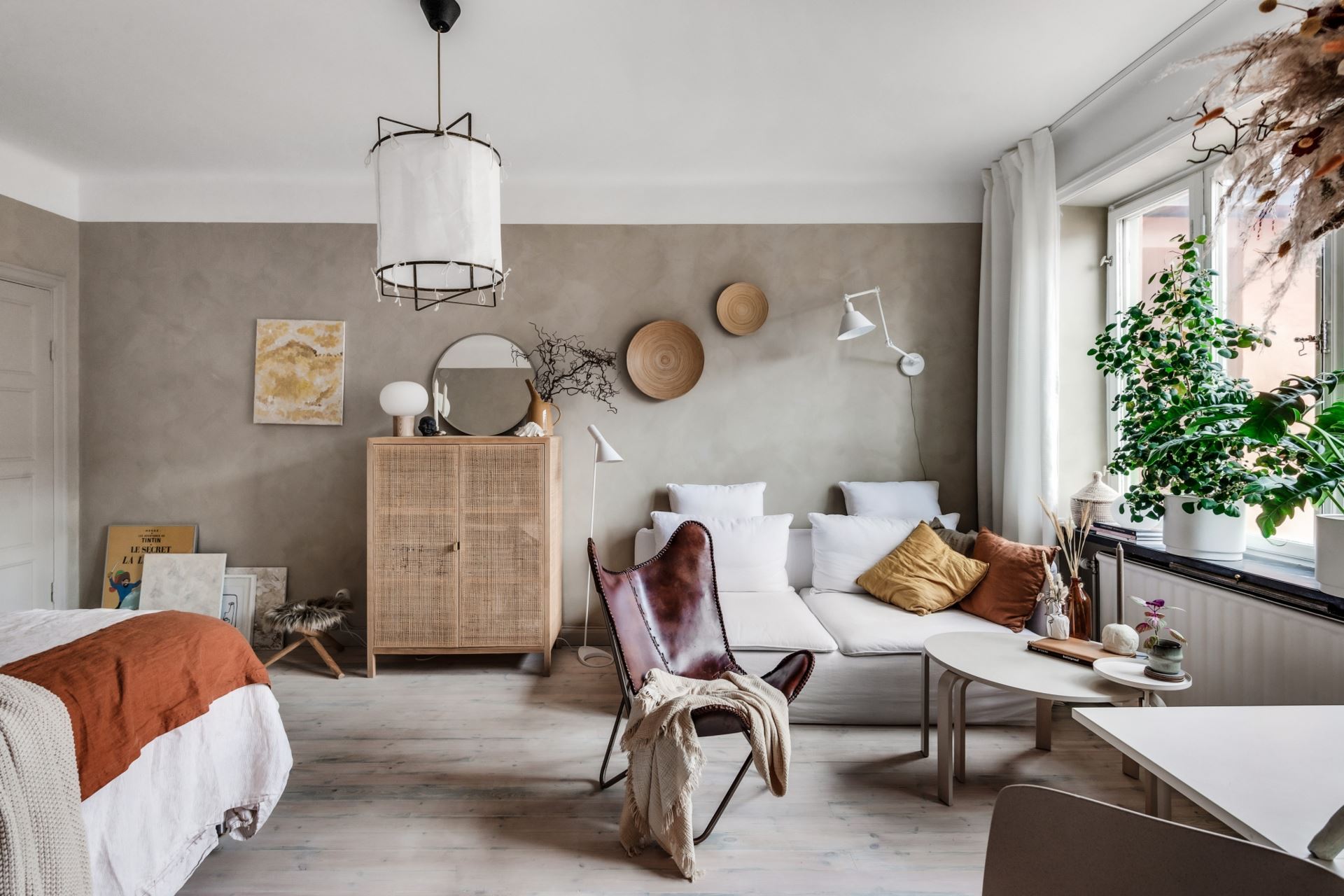 studio aménagé avec décoration naturelle douce studio aménagé avec décoration naturelle douce