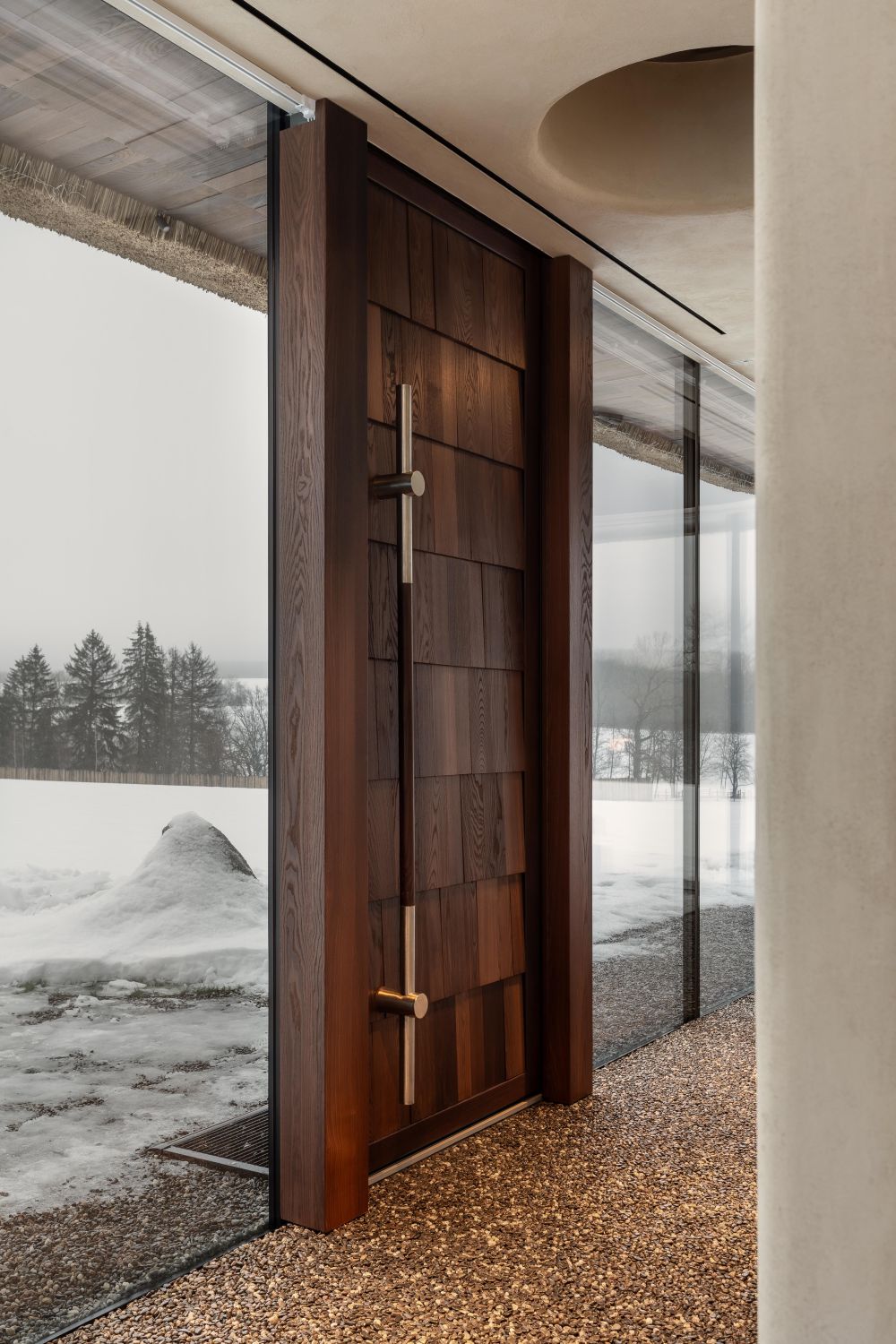 entrée maison contemporaine vitrée Hata-Mazanka en Ukraine par Yod Group 