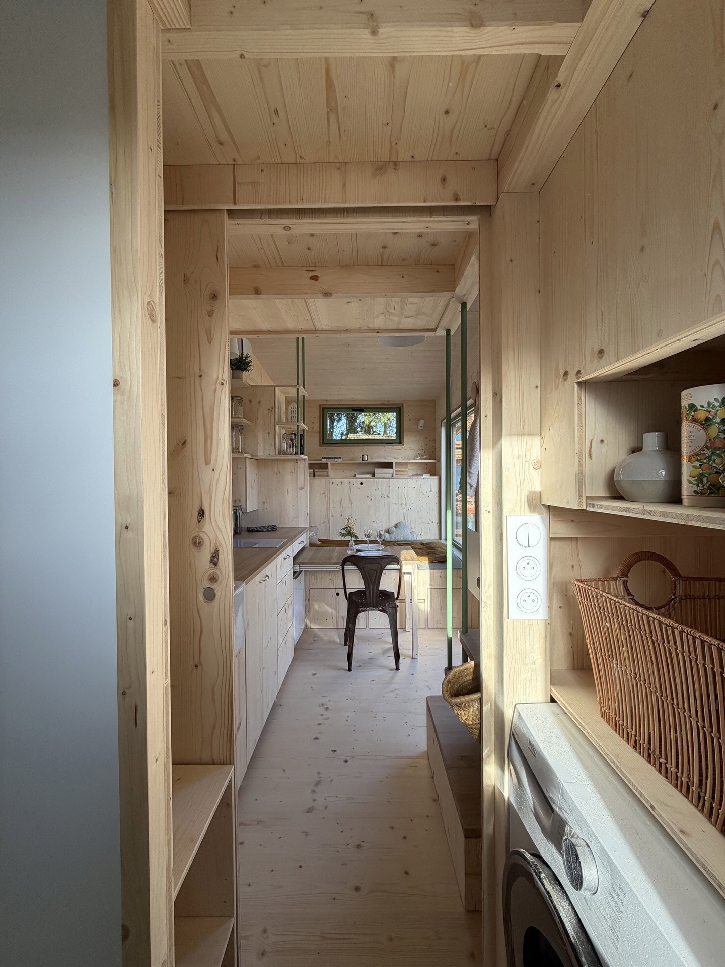 tiny house française pour 4 avec mezzanine tiny house française pour 4 avec mezzanine