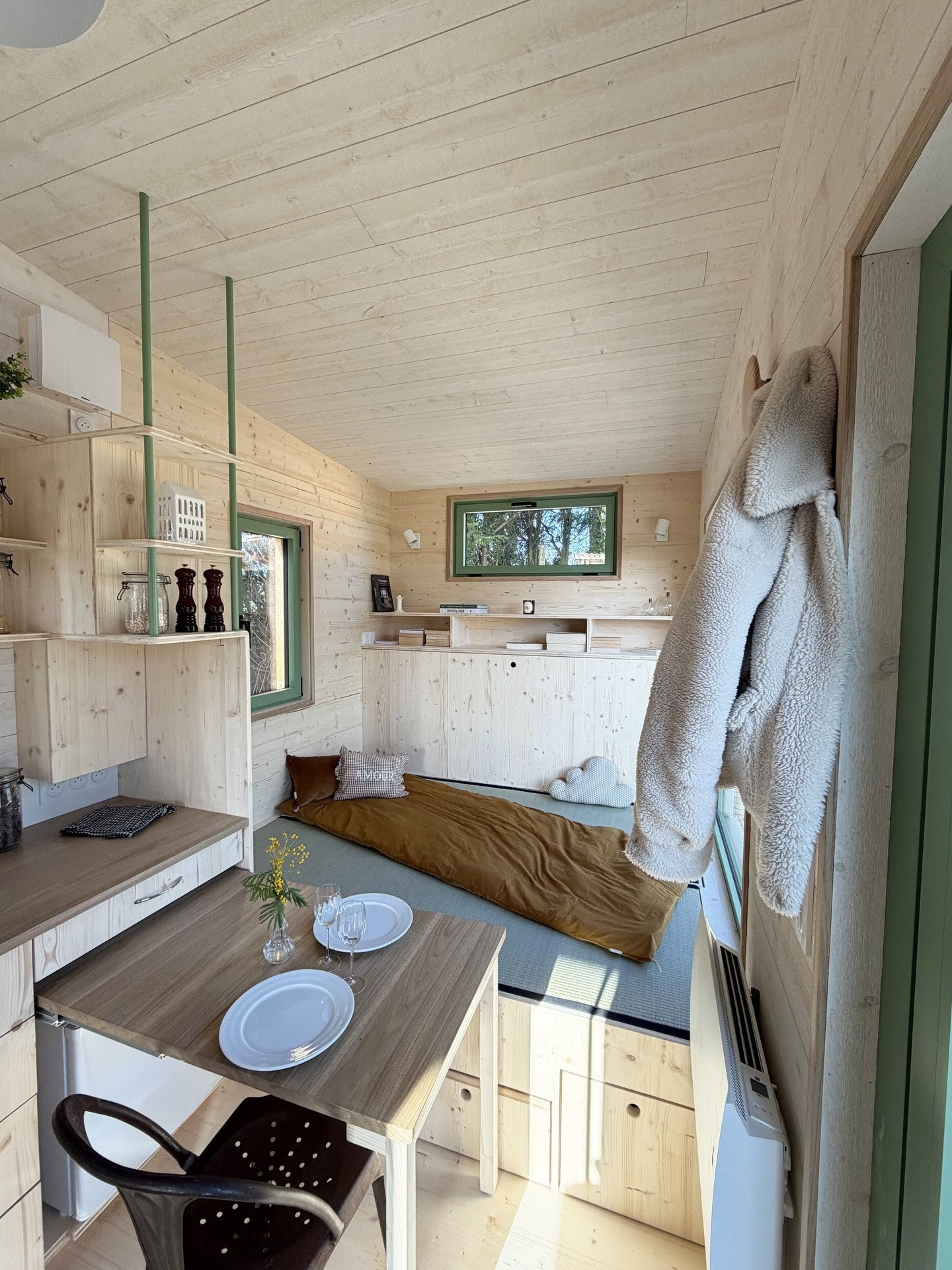 tiny house française pour 4 avec mezzanine tiny house française pour 4 avec mezzanine