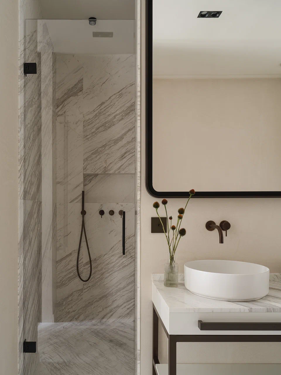 salle de bain design marbre appartement 75m2 décoration contemporaine et Art Déco salle de bain design marbre appartement 75m2 décoration contemporaine et Art Déco
