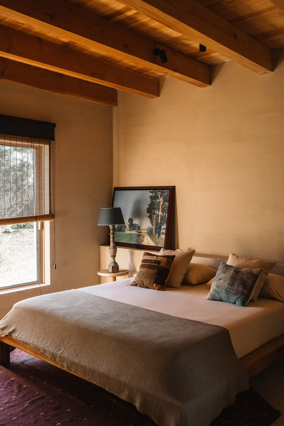 chambre avec poutres Casa Terra finca contemporaine Espagne décoration rustique chic