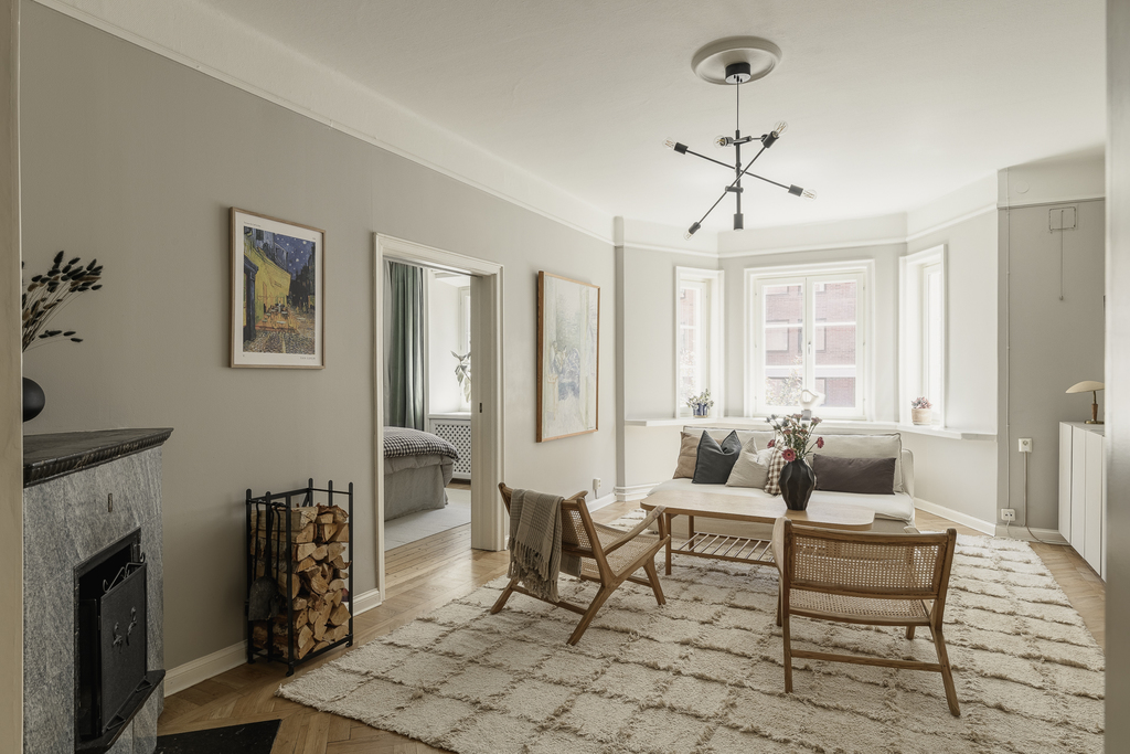 salon beige et bois avec cheminée décoration scandinave