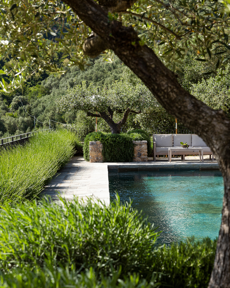 terrasse avec piscine ferme rénovée en Toscane