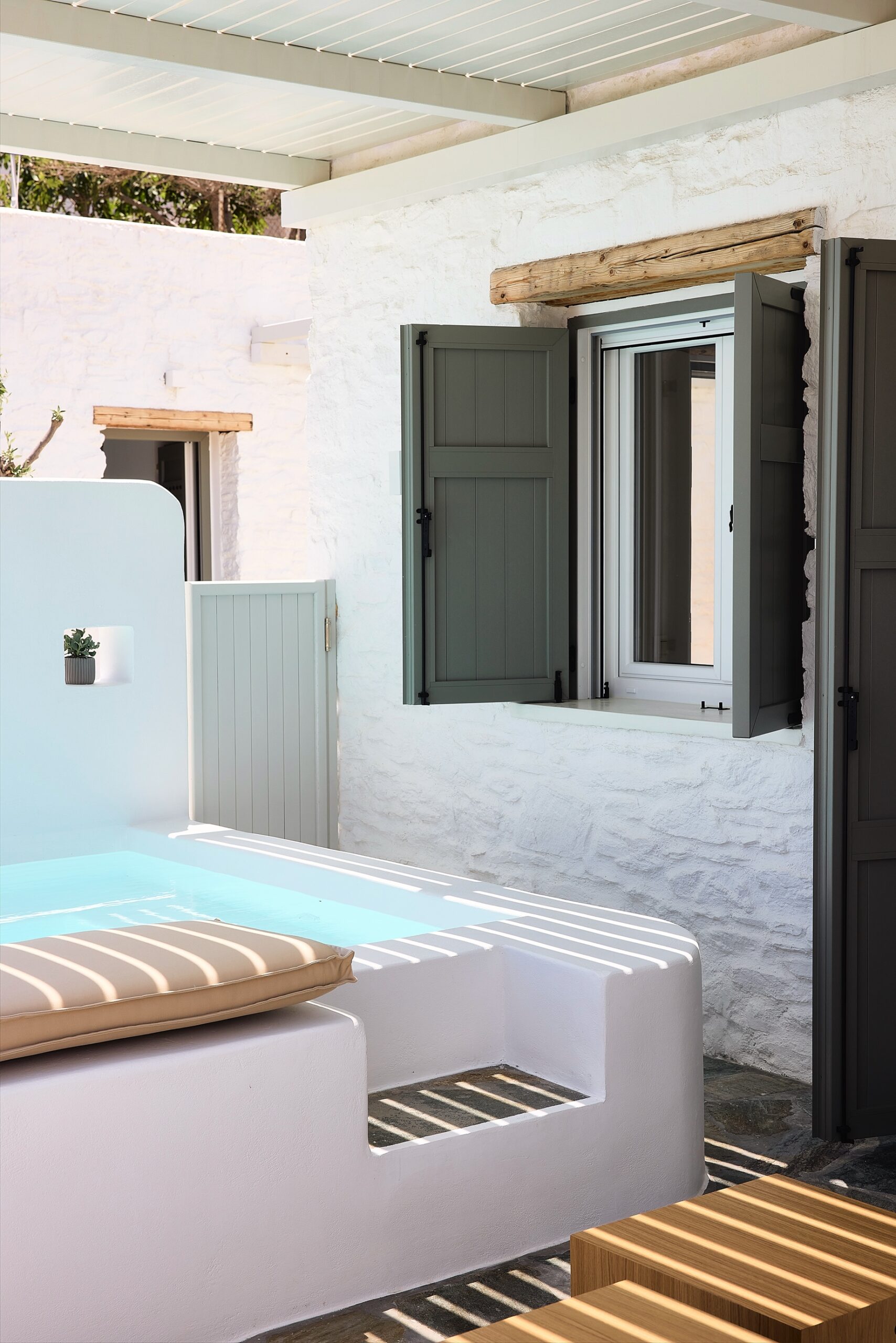 terrasse avec pergola mini maison grecque de 40m2 avec piscine et vue mer terrasse avec pergola mini maison grecque de 40m2 avec piscine et vue mer