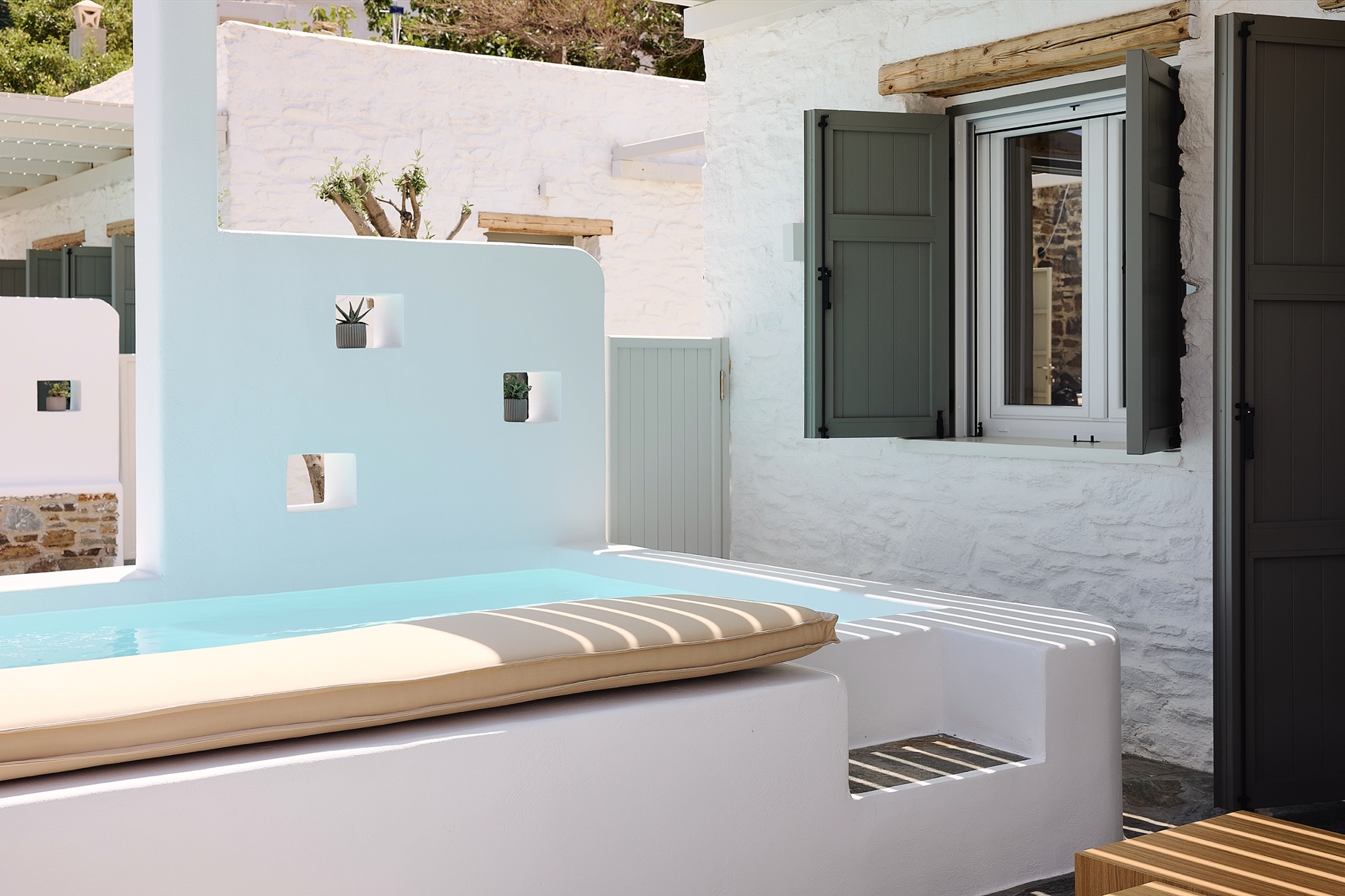 terrasse mini maison grecque de 40m2 avec piscine et vue mer terrasse mini maison grecque de 40m2 avec piscine et vue mer