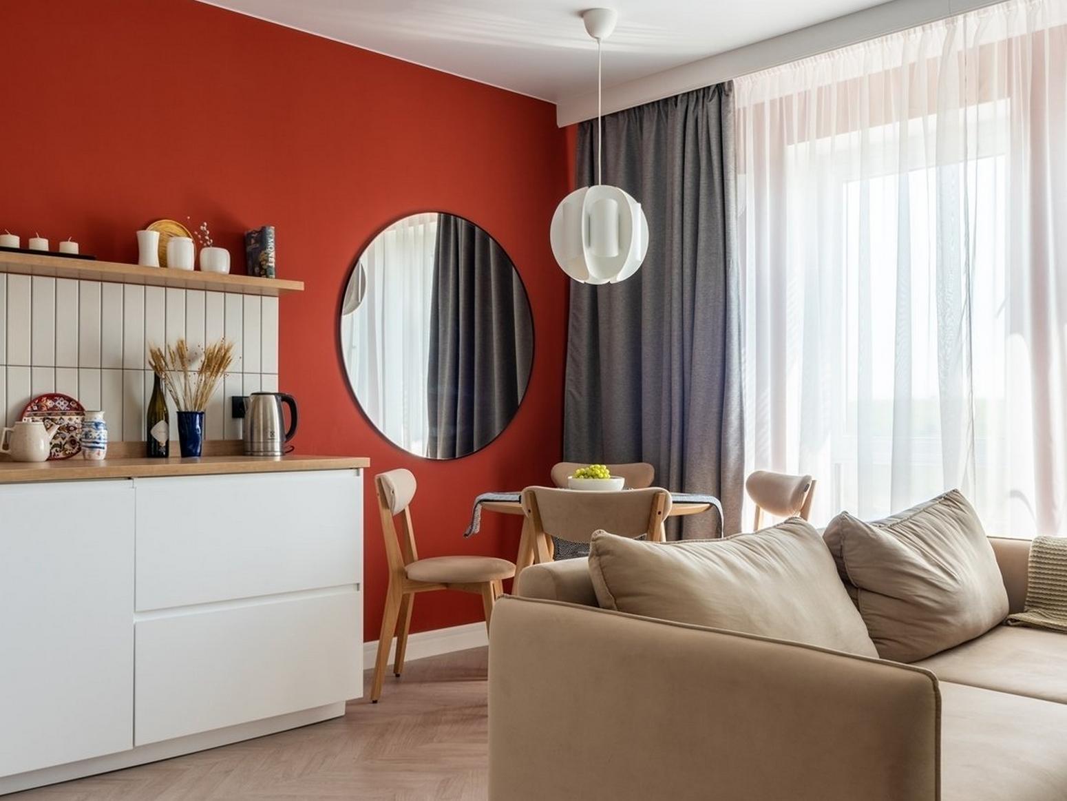 Petit appartement de 32m2 : agencement moderne, couleurs fortes et espaces ouverts