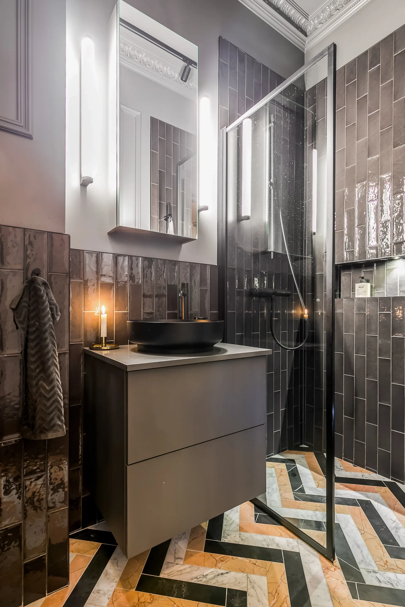 salle de bain décoration grise scandinave et contemporaine deux-pièces 39m2