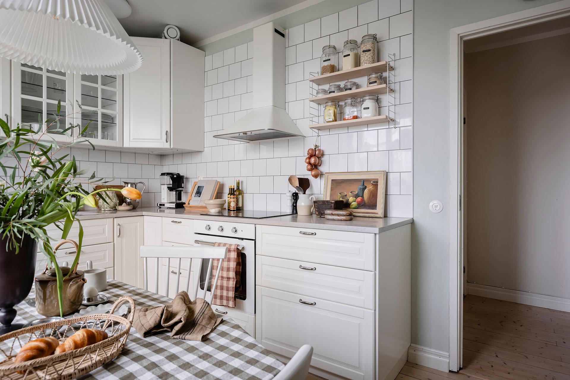 cuisine avec espace repas décoration scandinave et naturelle appartement ancien de 60m2