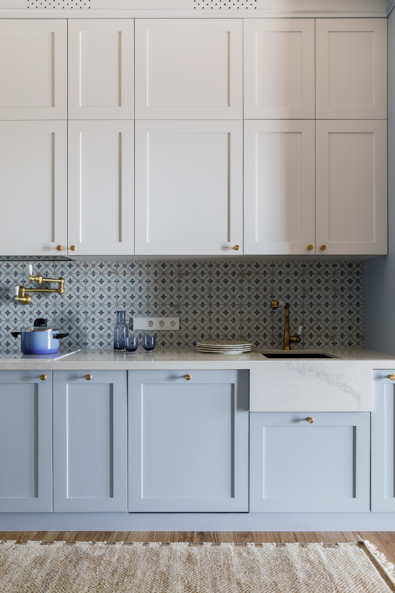 cuisine bleu ciel et blanche style shaker