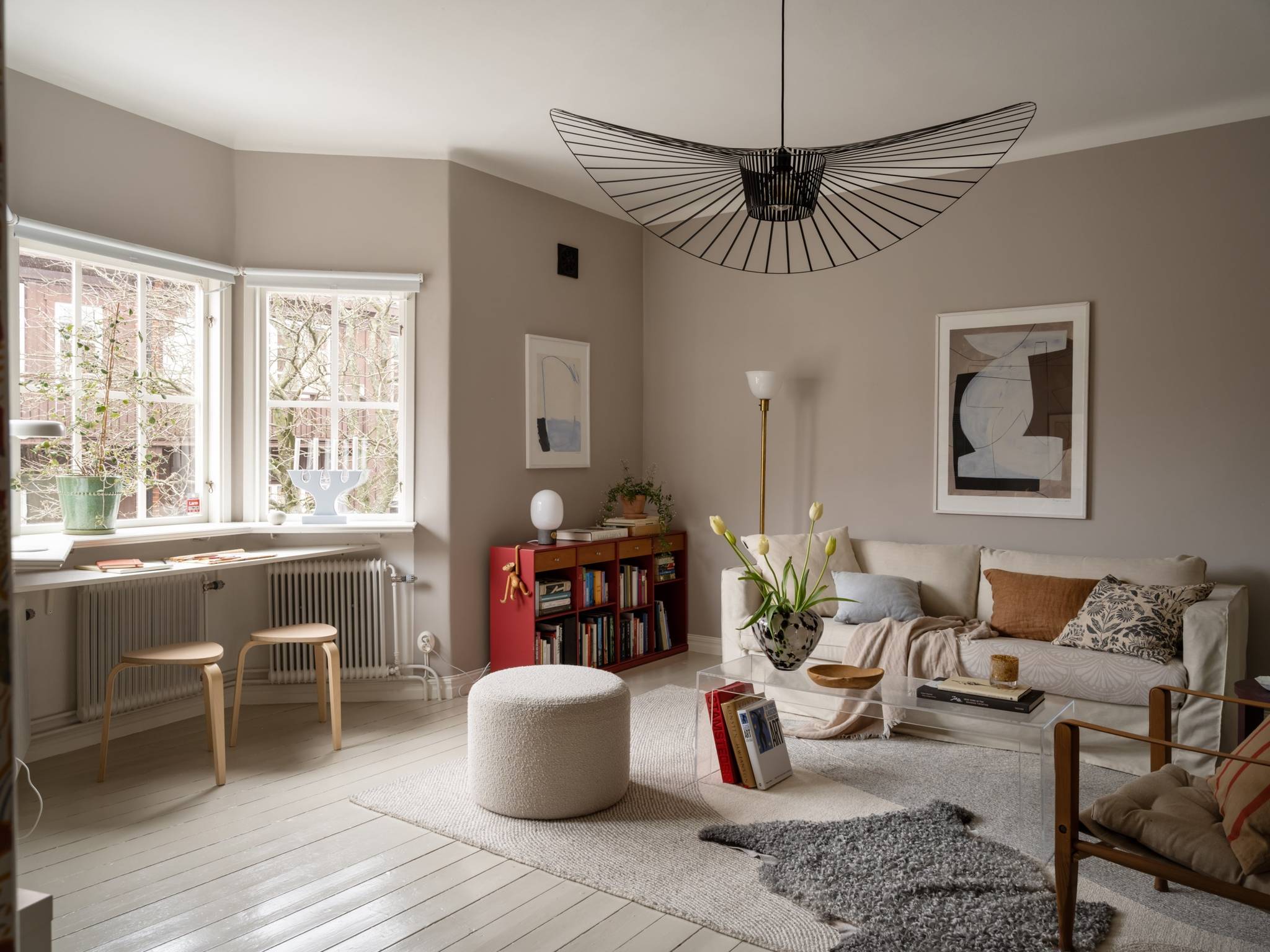 salon parquet peint en blanc appartement de 67m2 au charme campagnard décoration scandinave salon parquet peint en blanc appartement de 67m2 au charme campagnard décoration scandinave