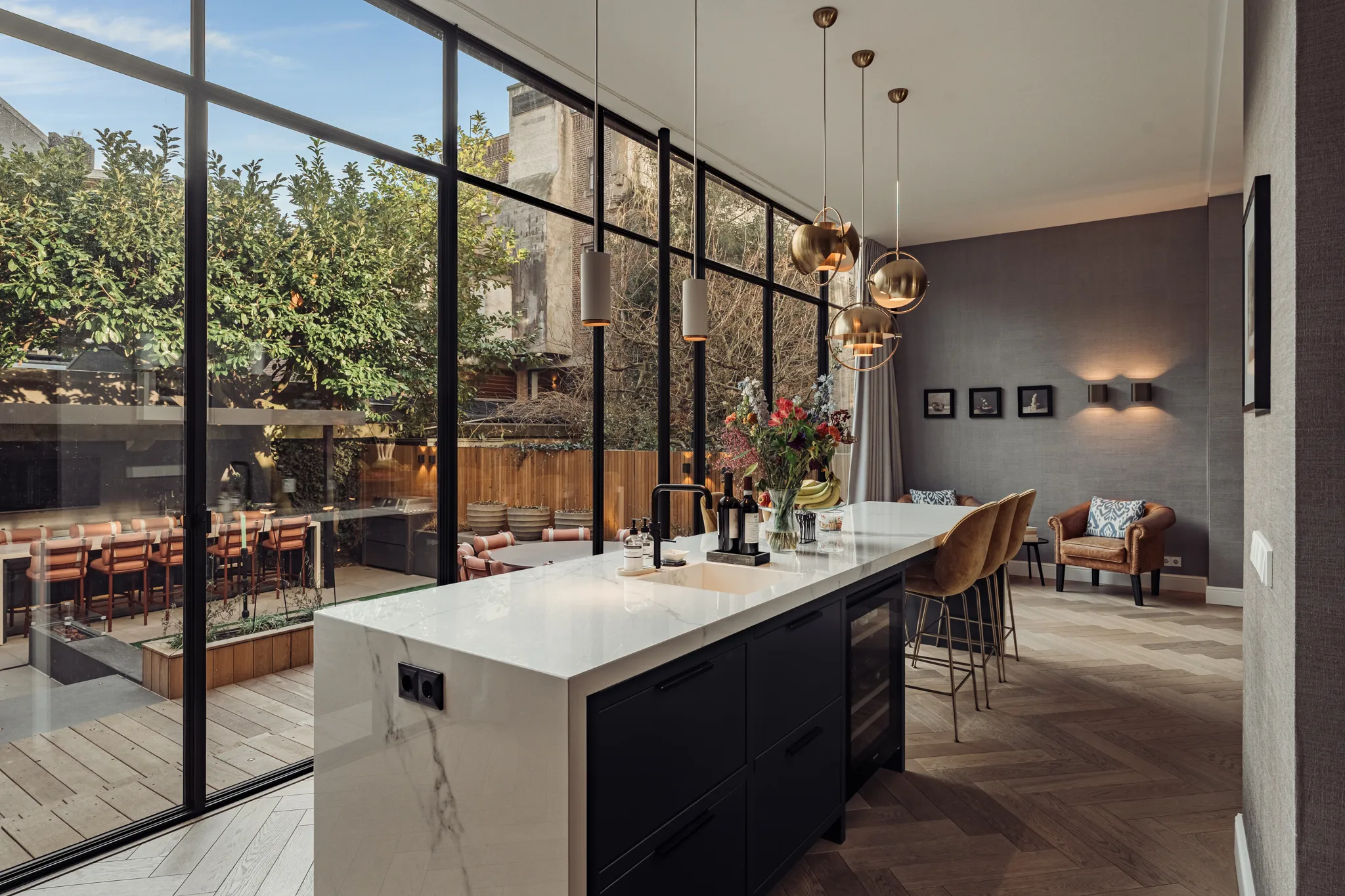 cuisine avec verrière sur jardin décoration contemporaine