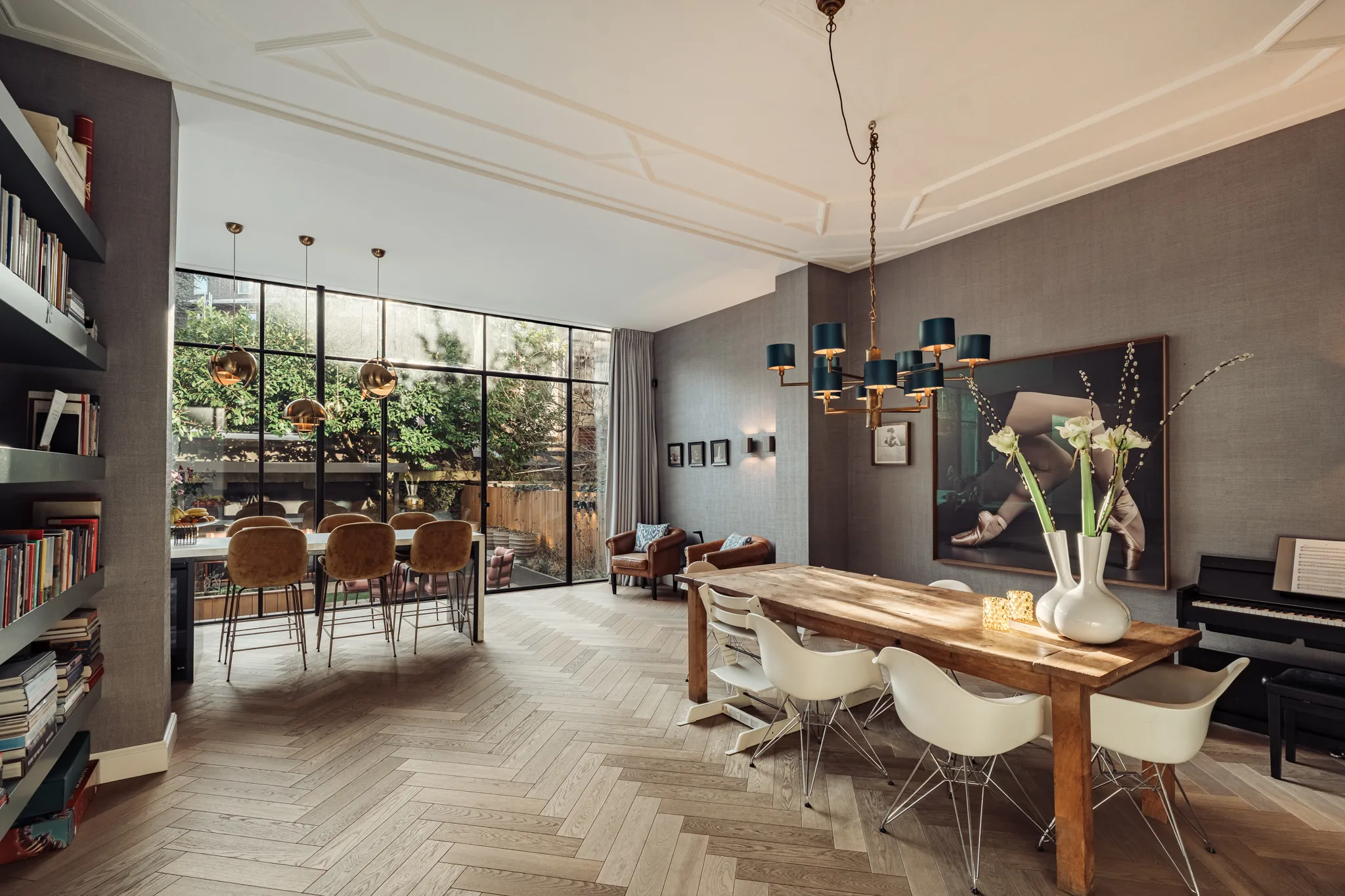 salle à manger et cuisine avec verrière sur jardin décoration contemporaine
