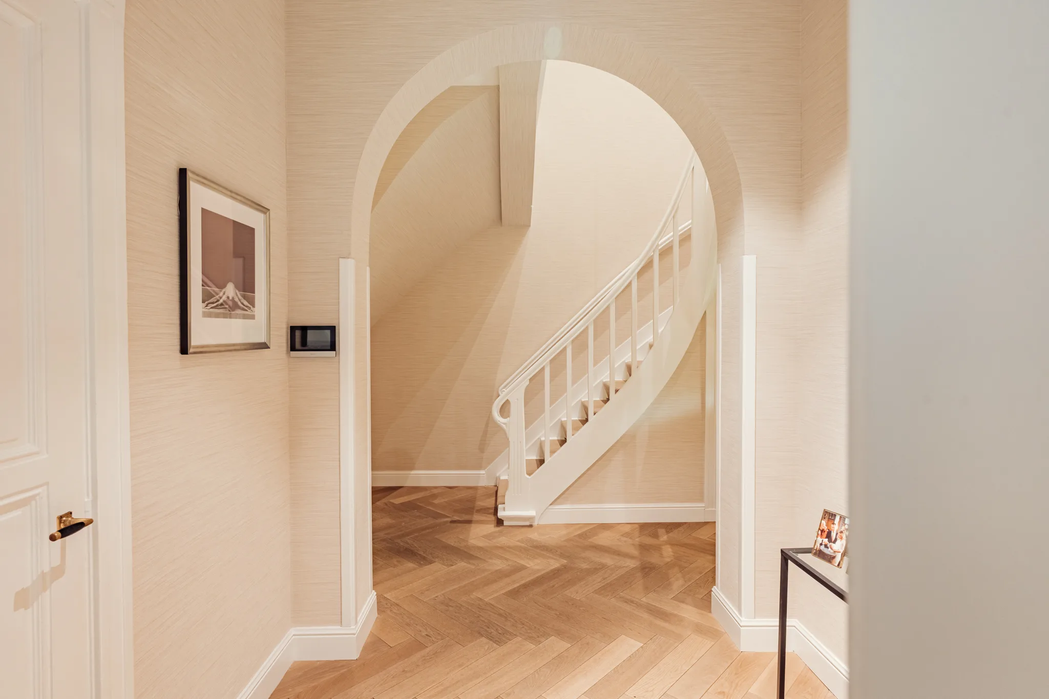 entrée avec escalier appartement en duplex ancien