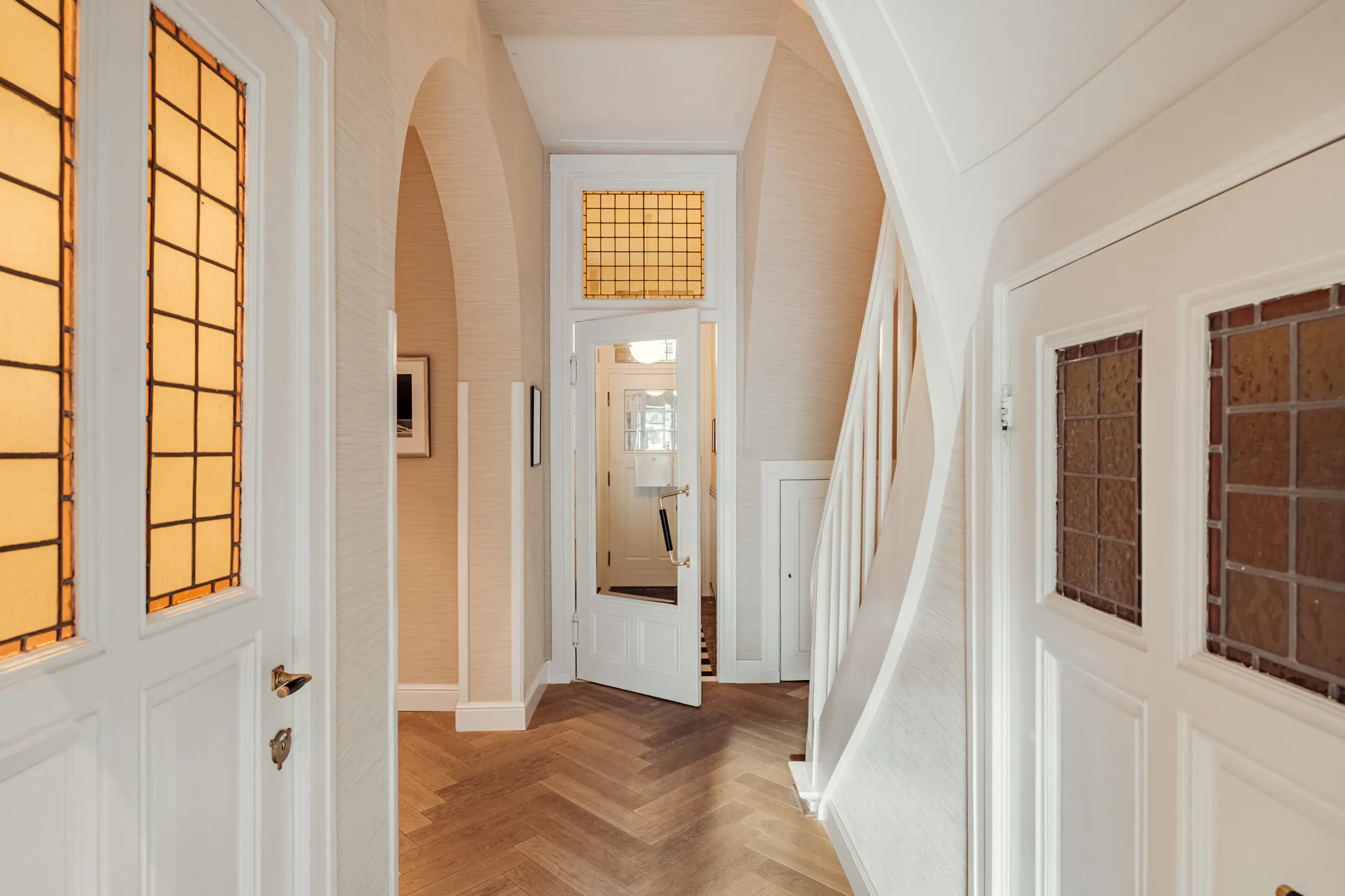 entrée avec escalier appartement en duplex ancien