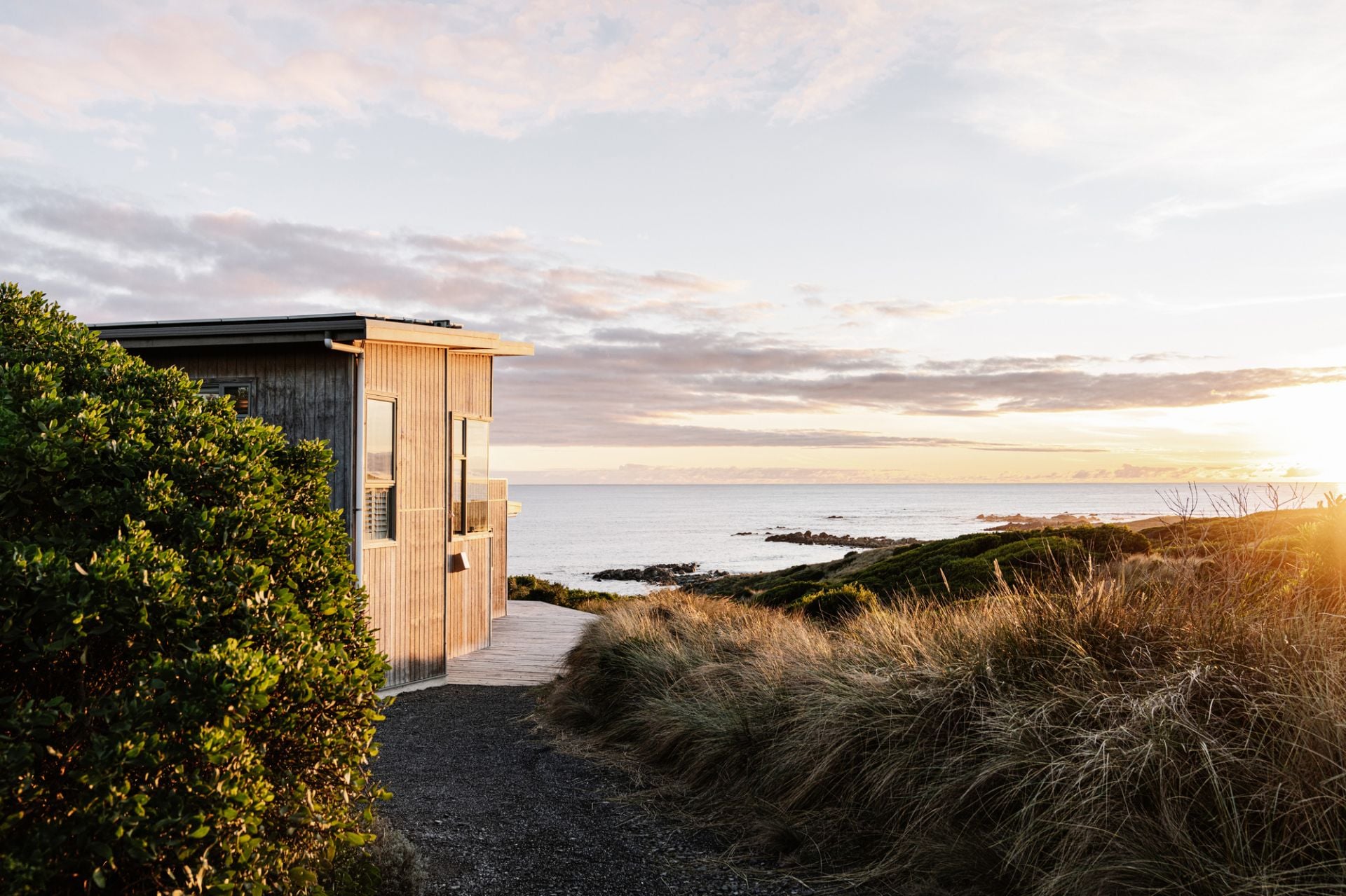 maison contemporaine en bois face à l maison contemporaine en bois face à l'océan Austral Shore House King Island Tasmanie