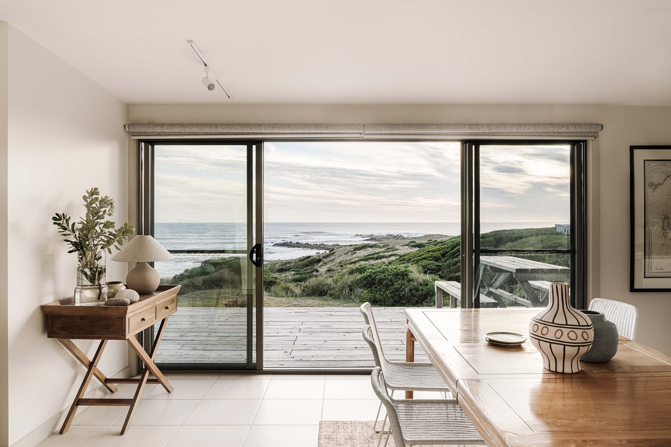 salle à manger décoration naturelle maison contemporaine en bois face à l salle à manger décoration naturelle maison contemporaine en bois face à l'océan Austral Shore House King Island Tasmanie