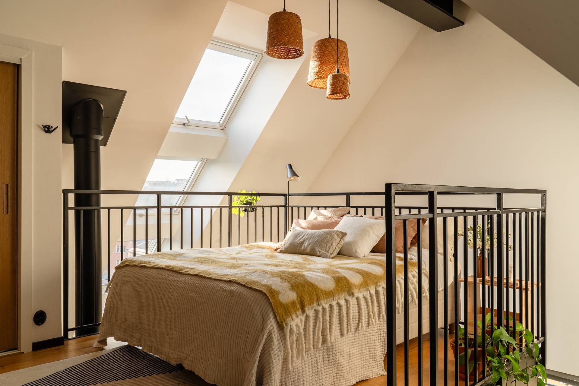 chambre en hauteur sur mezzanine dans appartement en duplex décoration scandinave chambre en hauteur sur mezzanine dans appartement en duplex décoration scandinave