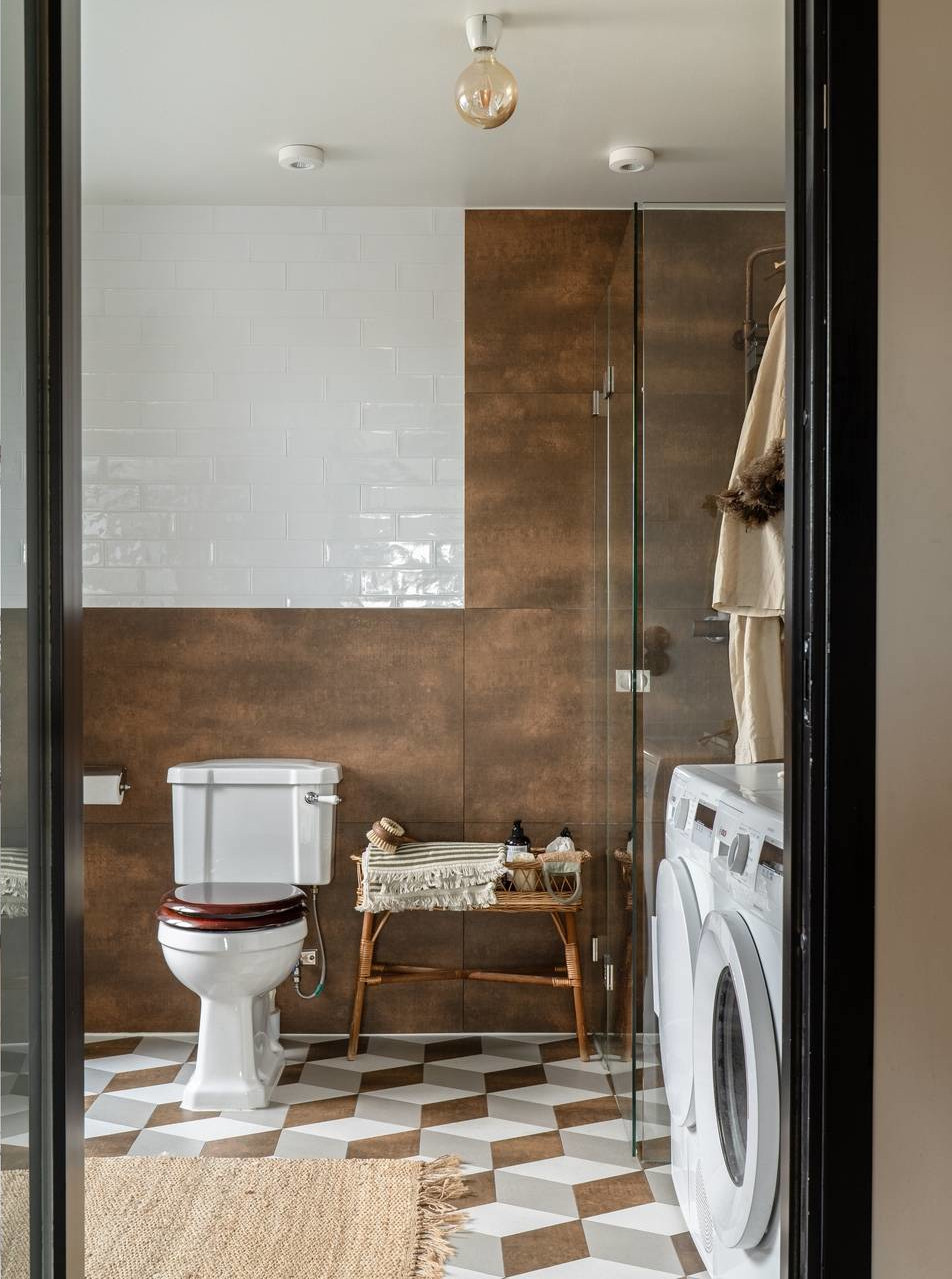 salle de bain rétro carrelage 3D géométrique appartement en duplex décoration scandinave salle de bain rétro carrelage 3D géométrique appartement en duplex décoration scandinave